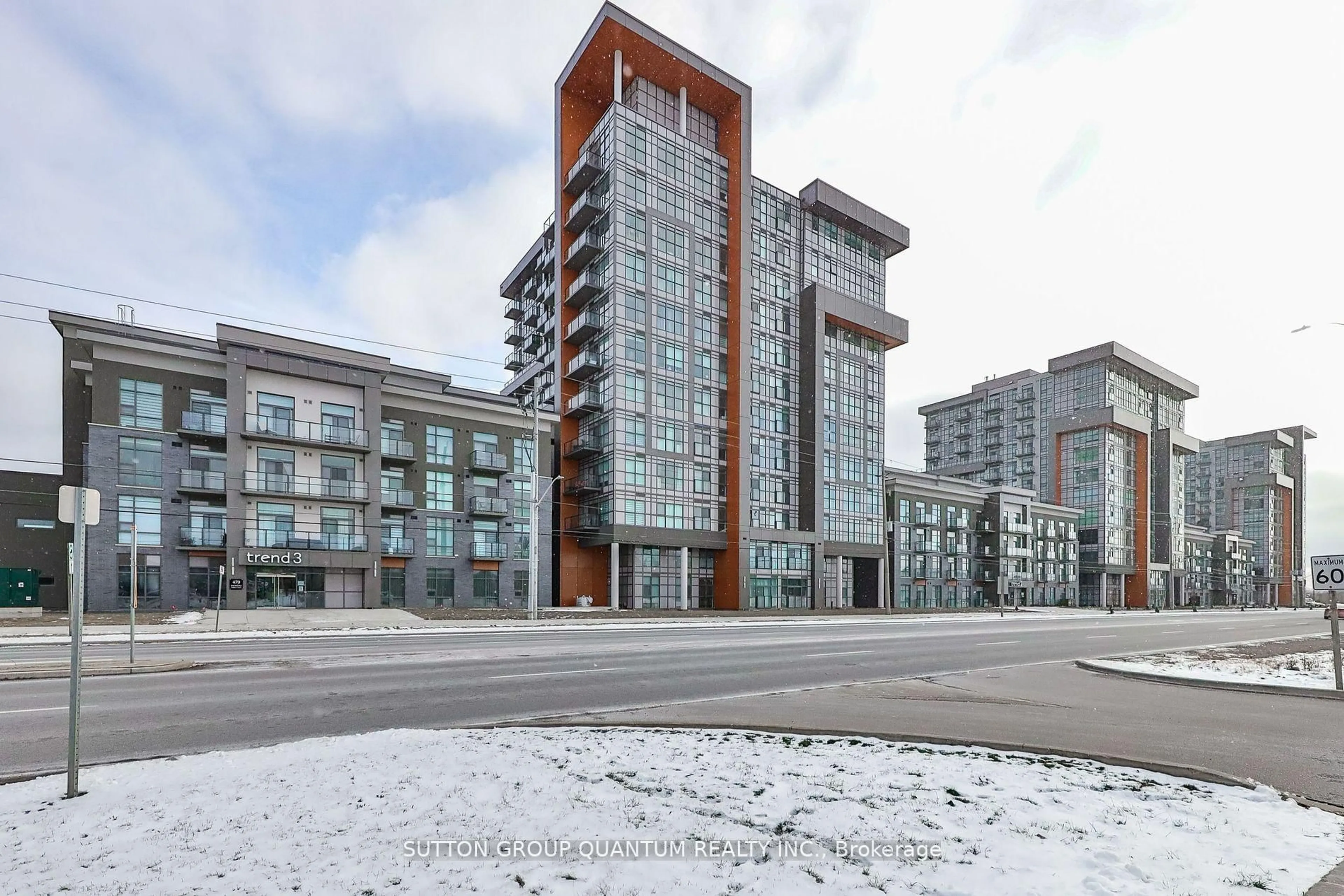 Indoor foyer for 470 Dundas St #307, Hamilton Ontario L8B 2A6