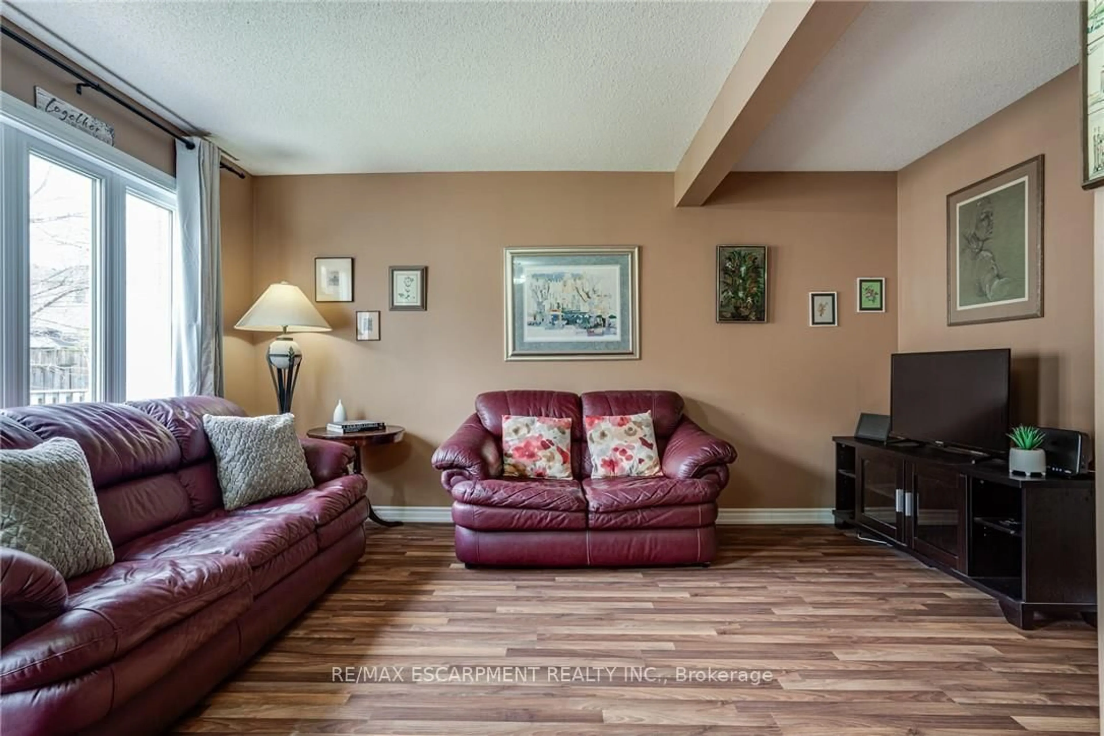 Living room with furniture, unknown for 1809 Upper Wentworth St #11, Hamilton Ontario L9B 2R9