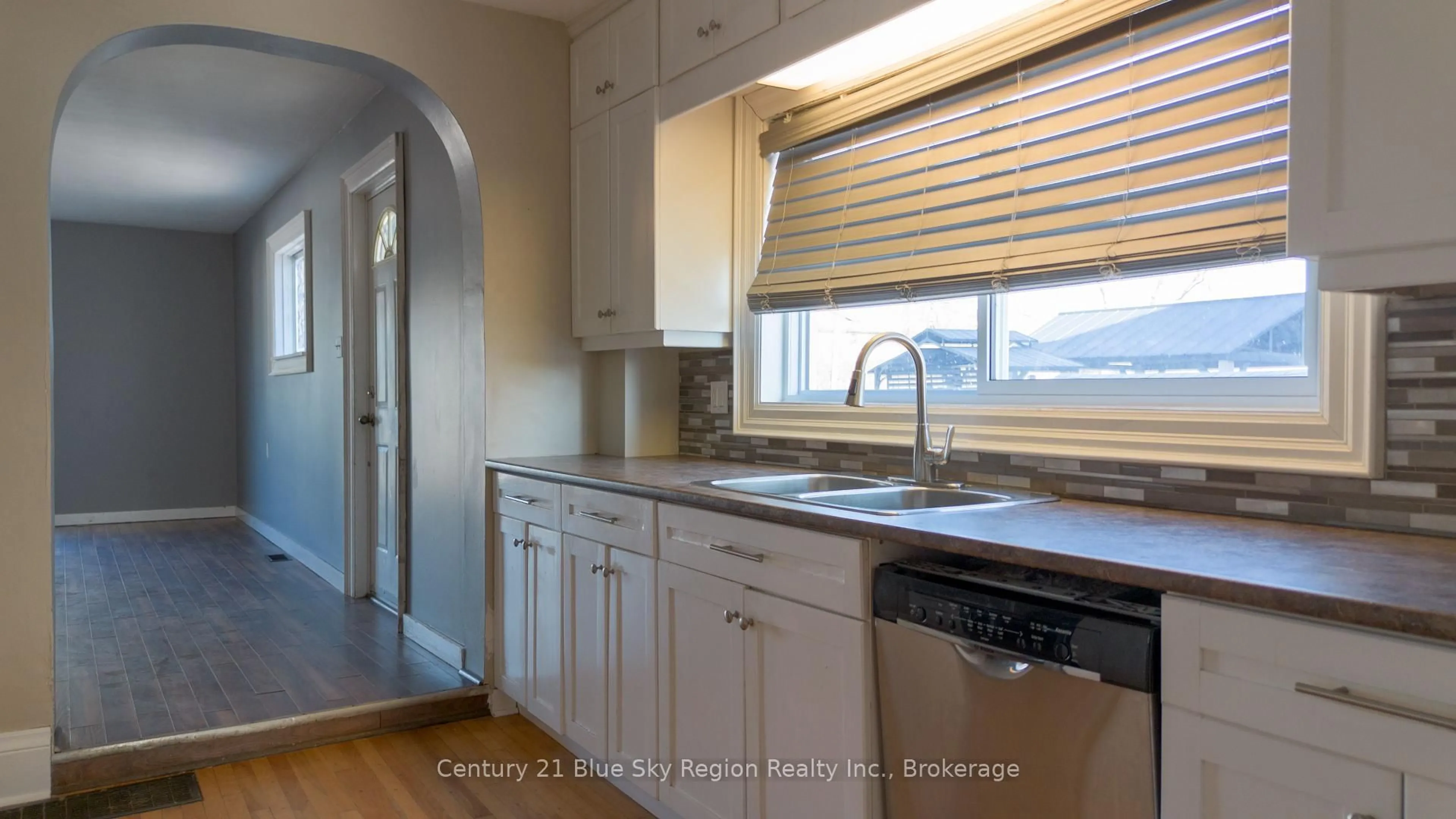 Standard kitchen, unknown for 482 O'Brien St, North Bay Ontario P1B 5W3