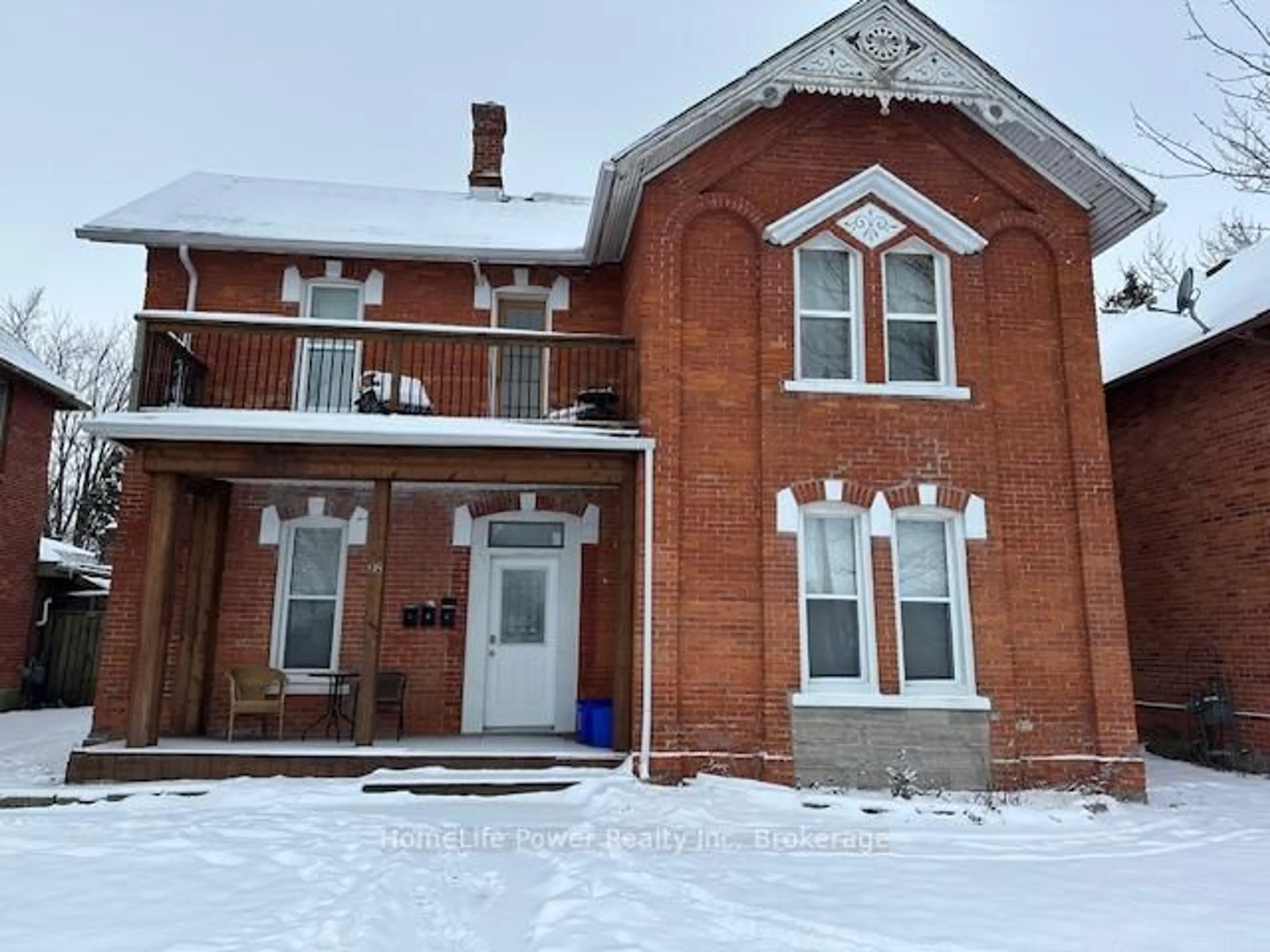 Home with brick exterior material, building for 98 Talbot St, Essex Ontario N8M 1B2