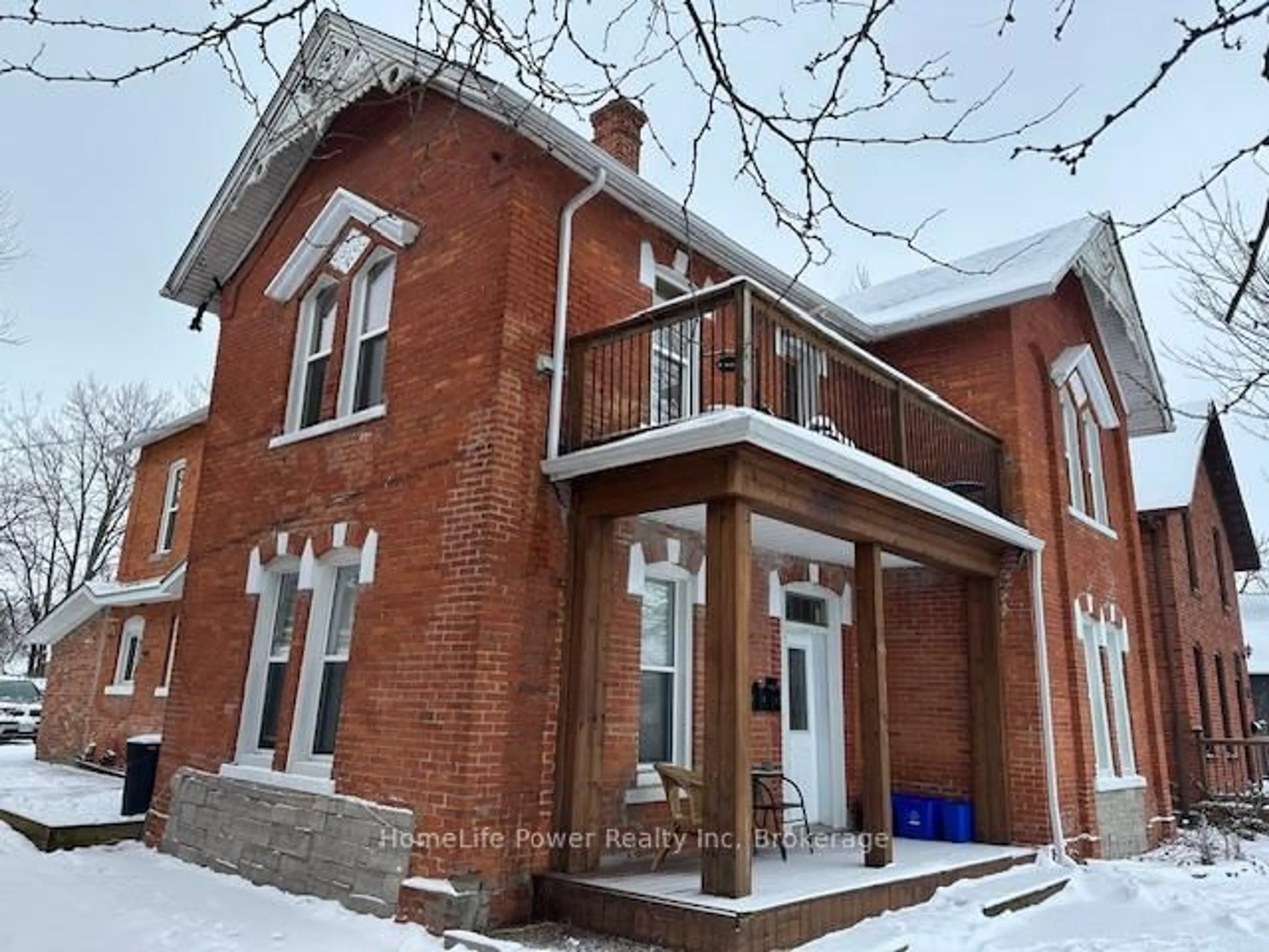 Home with brick exterior material, building for 98 Talbot St, Essex Ontario N8M 1B2