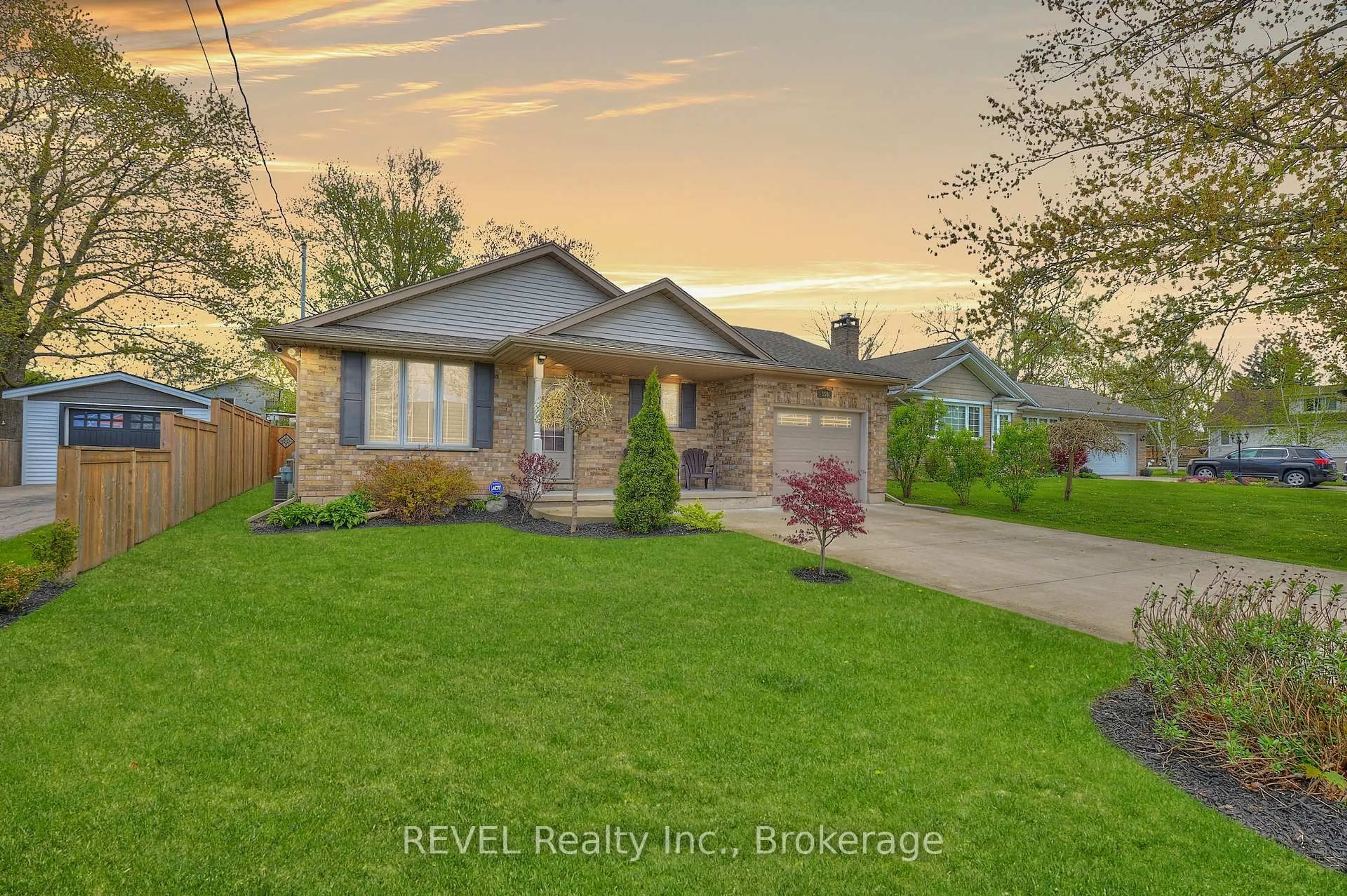 Home with brick exterior material, street for 350 Thornwood Ave, Fort Erie Ontario L0S 1N0