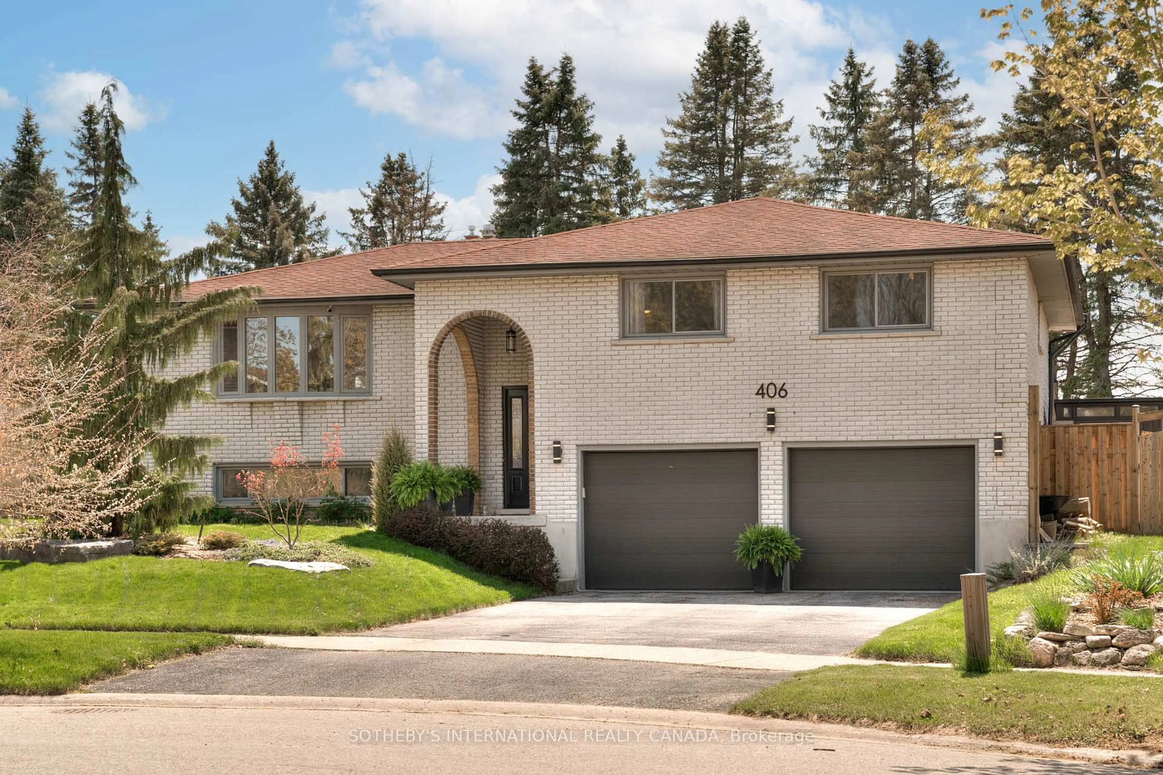 Home with brick exterior material, street for 406 Lakeview Dr, Waterloo Ontario N2L 4Z6