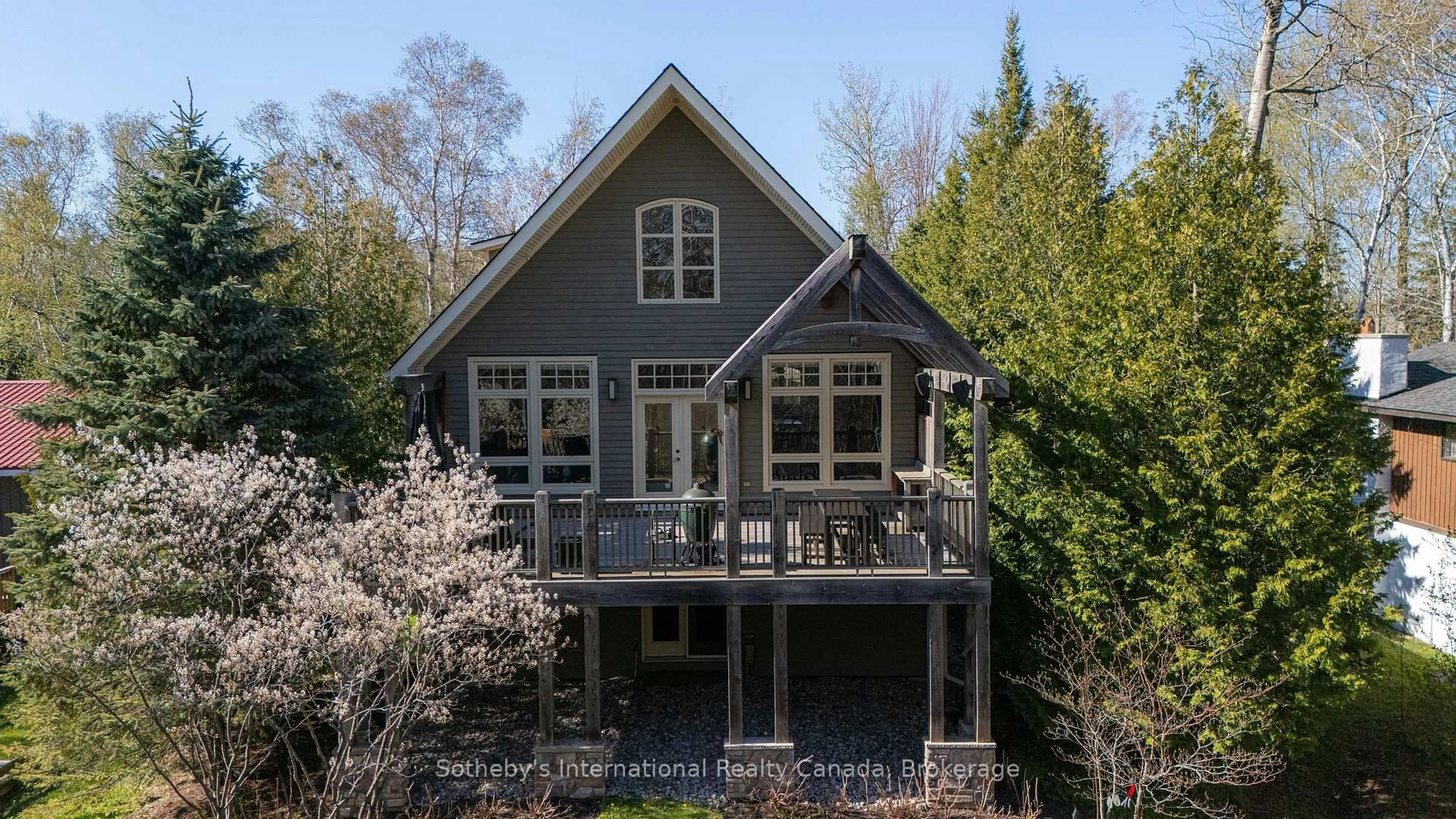 Home with vinyl exterior material, water/lake/river/ocean view for 180 Timmons St, Blue Mountains Ontario L9Y 0L2