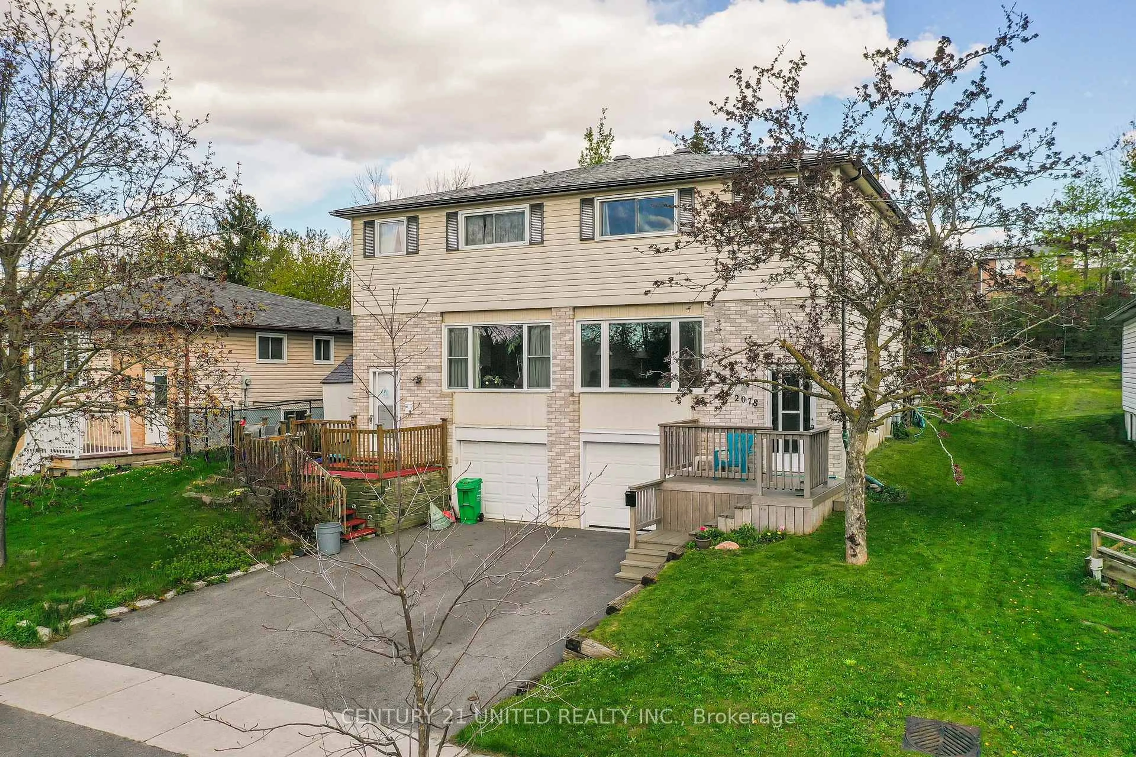 A pic from outside/outdoor area/front of a property/back of a property/a pic from drone, street for 2078 Walker Ave, Peterborough East Ontario K9L 1S1