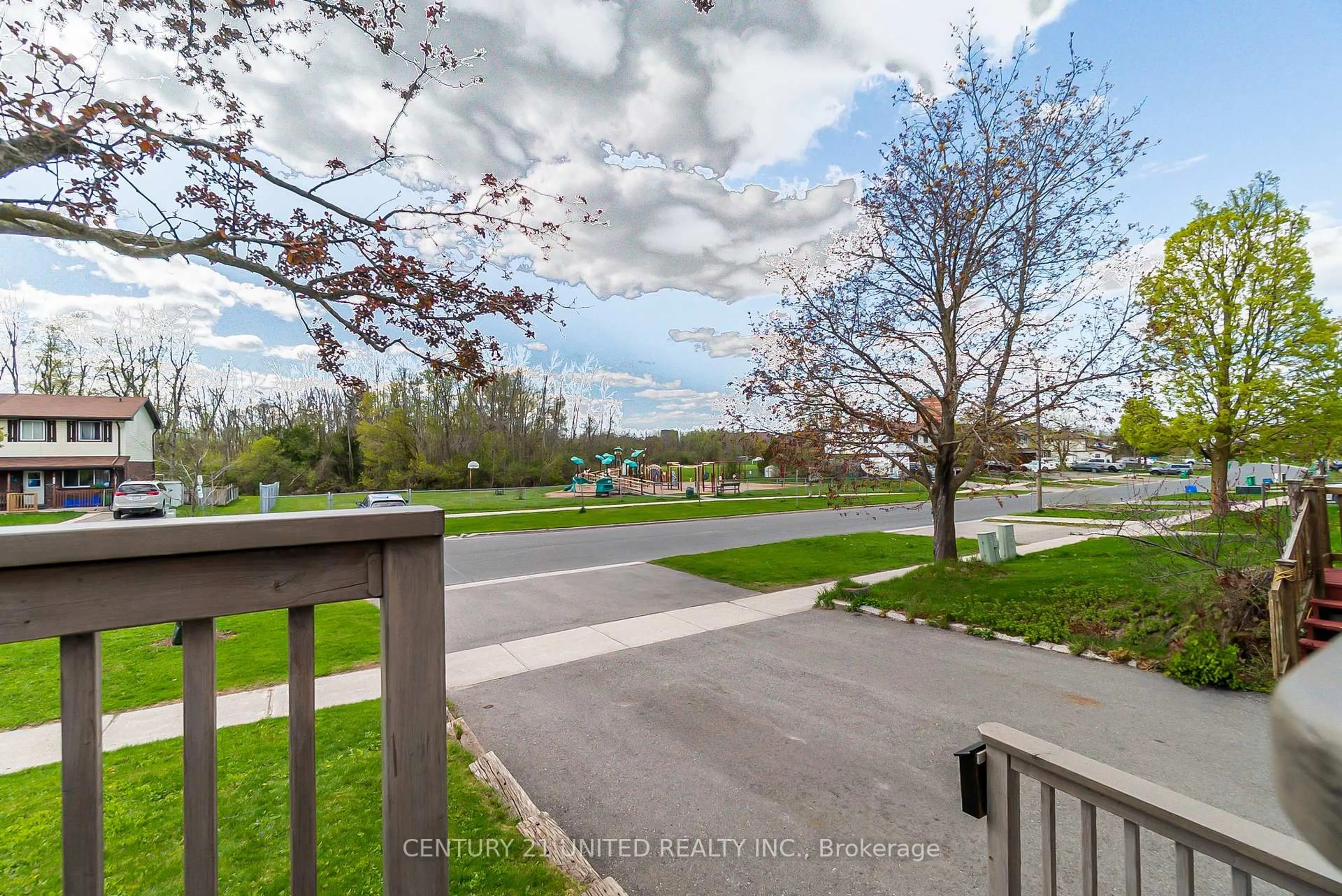A pic from outside/outdoor area/front of a property/back of a property/a pic from drone, street for 2078 Walker Ave, Peterborough East Ontario K9L 1S1