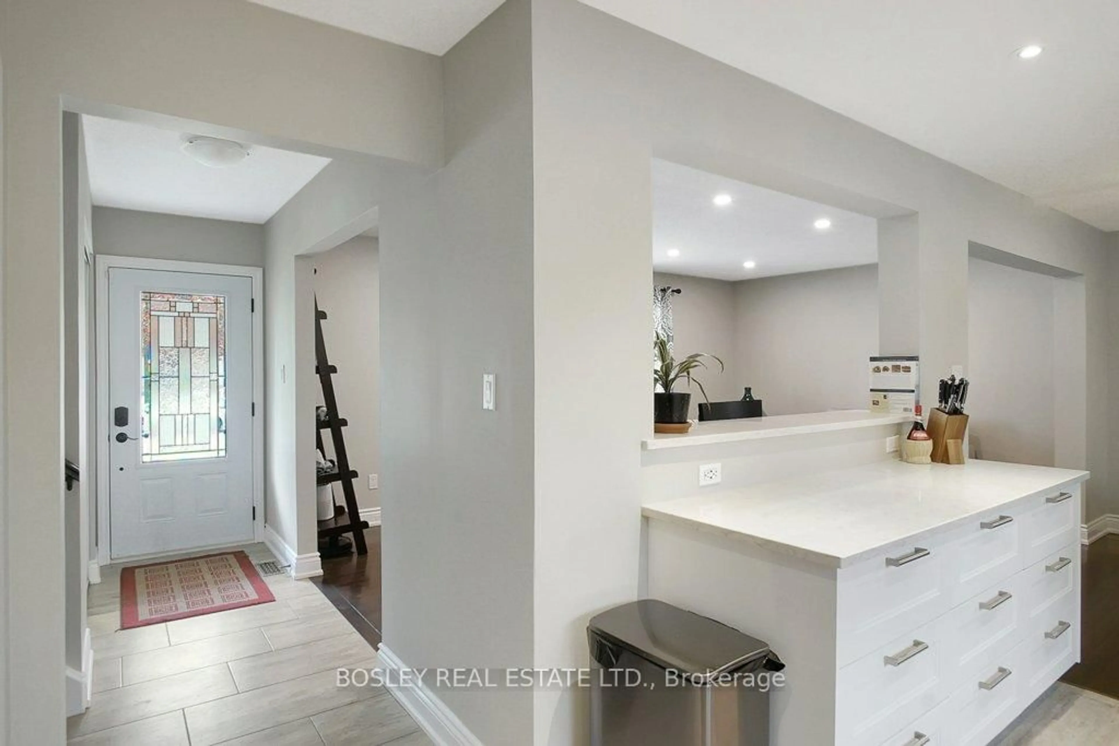 Open concept kitchen, ceramic/tile floor for 116 Gunn Ave, Cambridge Ontario N3C 2Z6