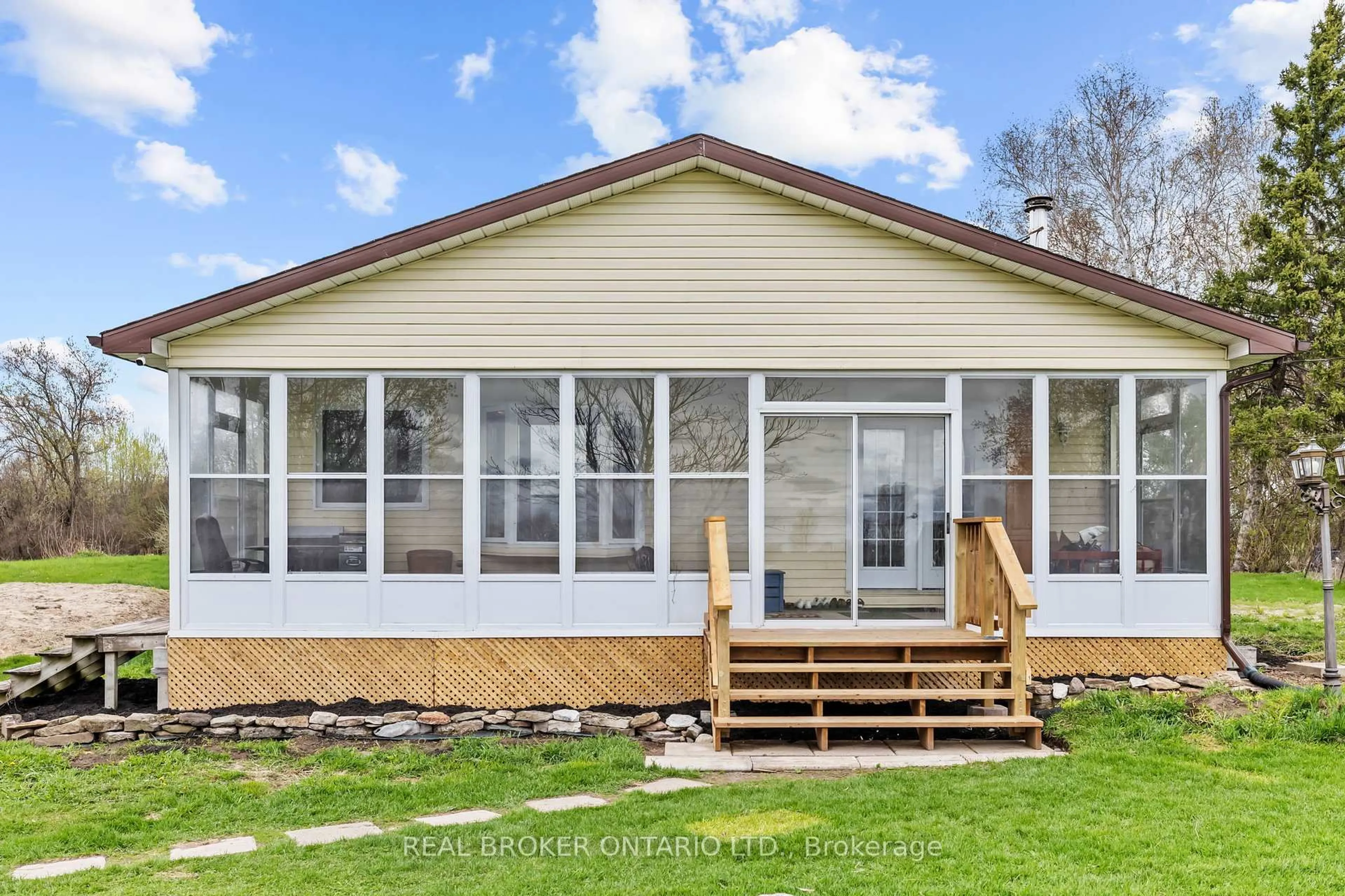 Home with vinyl exterior material, unknown for 183 Wolfe Lake Rd, Rideau Lakes Ontario K0G 1X0