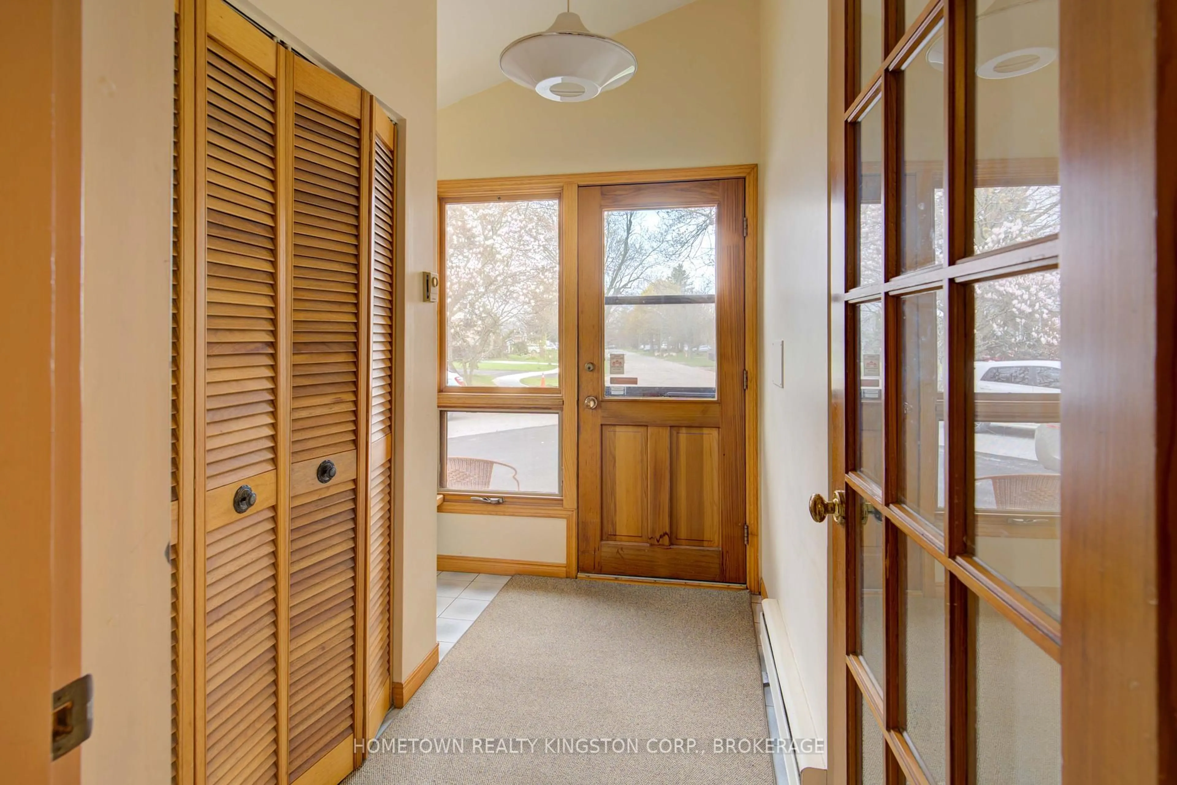 Indoor entryway for 59 Holland Cres, Kingston Ontario K7M 2V7