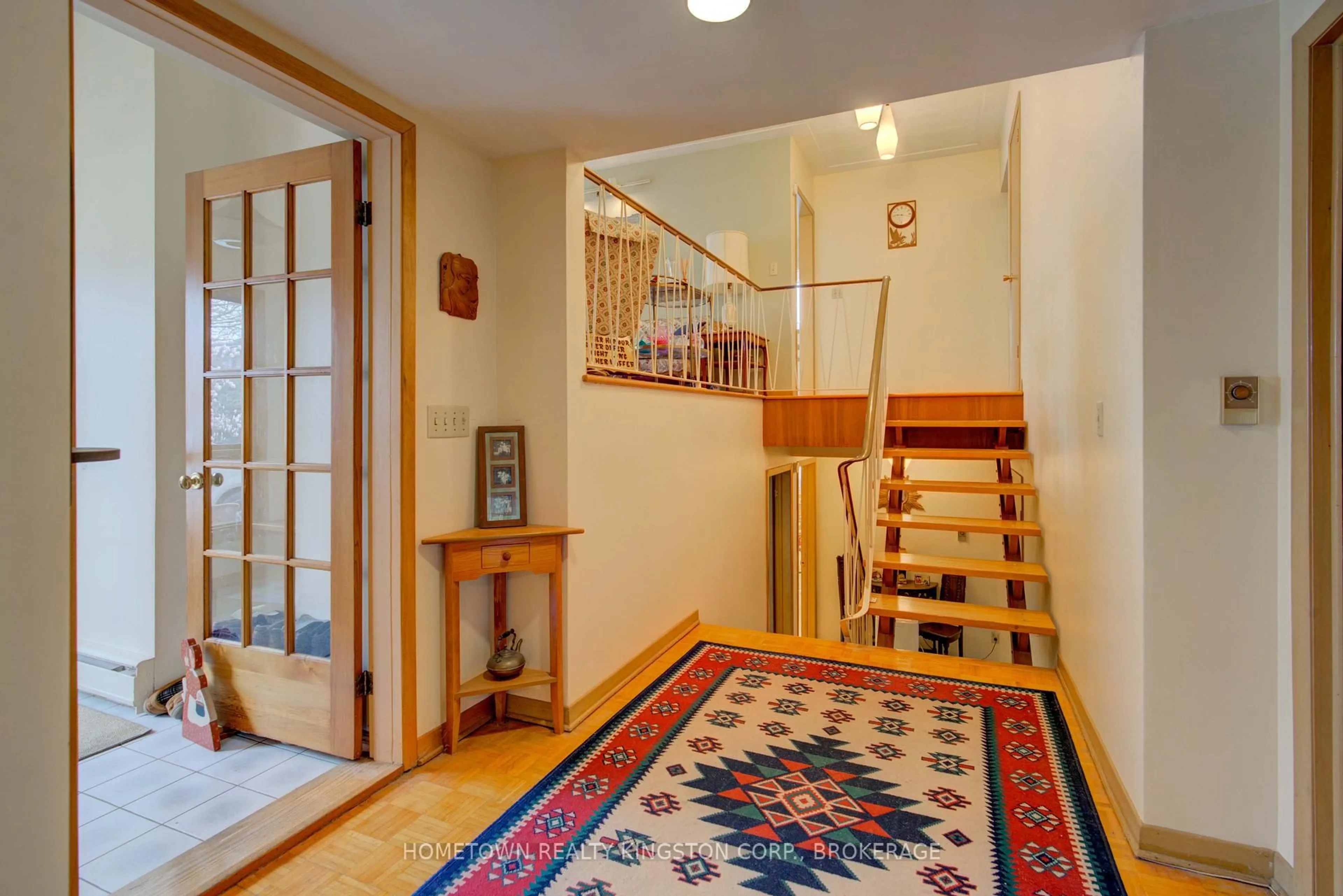 Indoor foyer for 59 Holland Cres, Kingston Ontario K7M 2V7