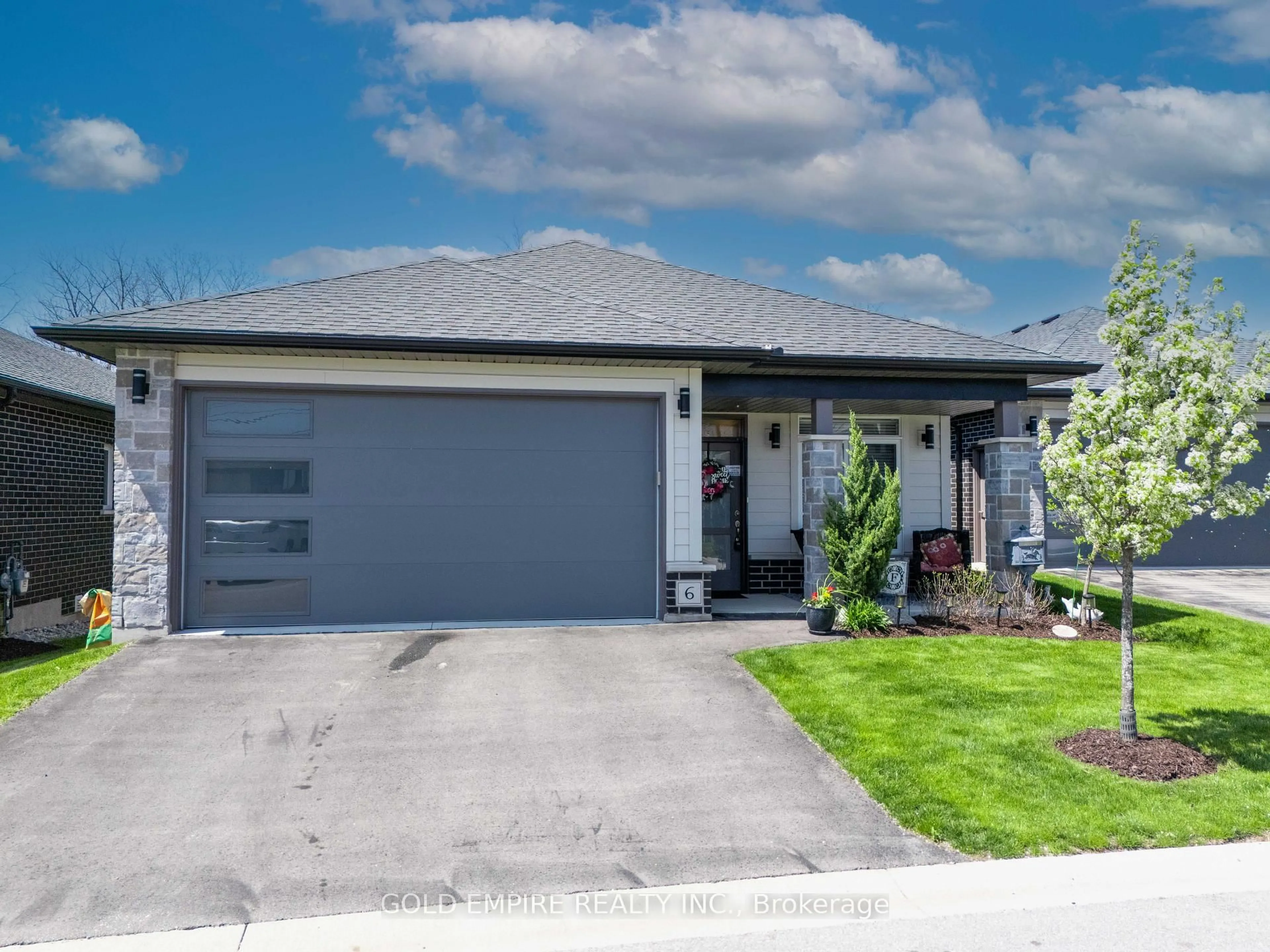 Home with vinyl exterior material, street for 10 MCPHERSON Crt #6, Central Elgin Ontario N5P 0E6