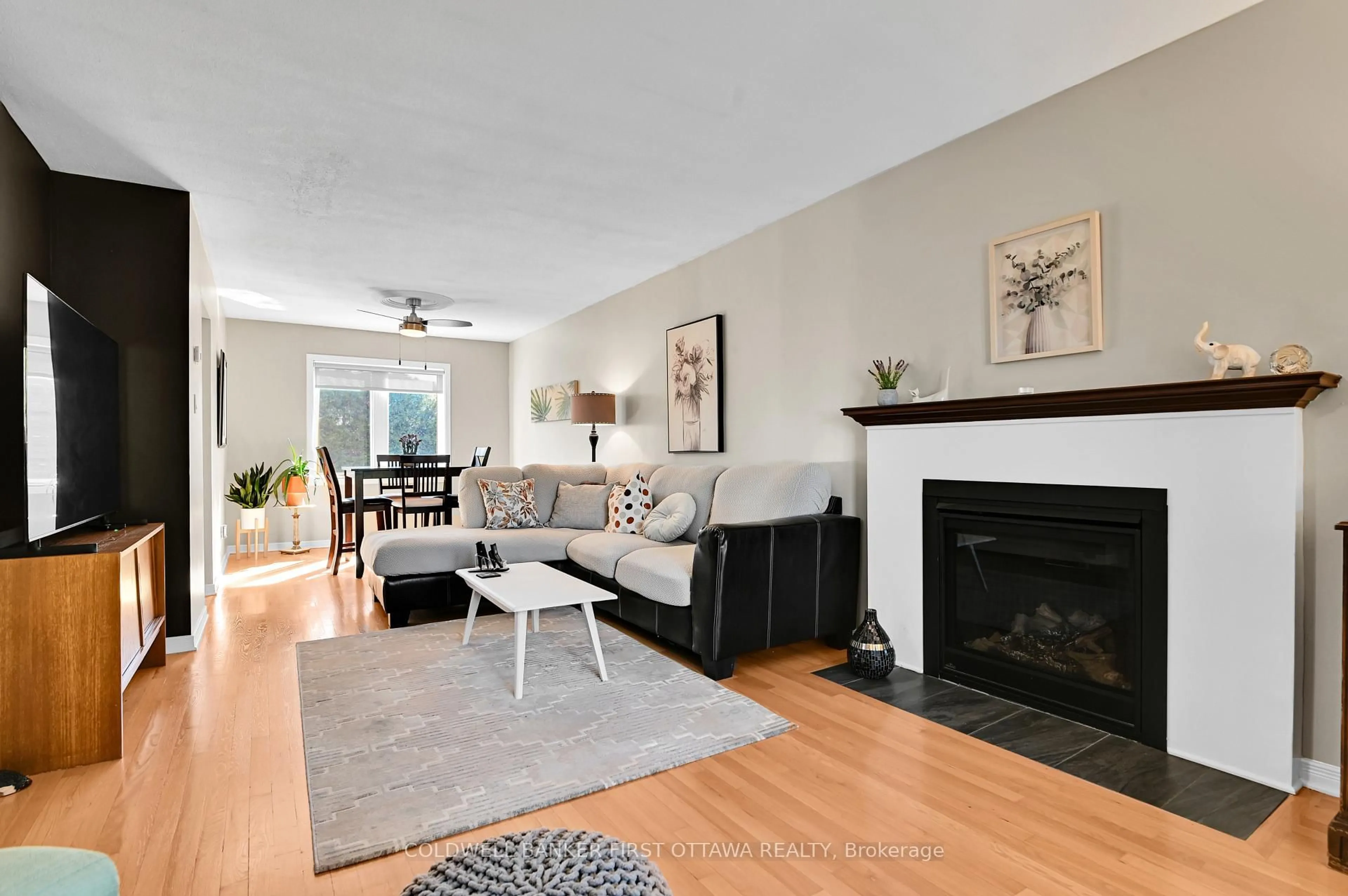 Living room with furniture, wood/laminate floor for 21 Tammela Crt, Ottawa Ontario K1T 2E7