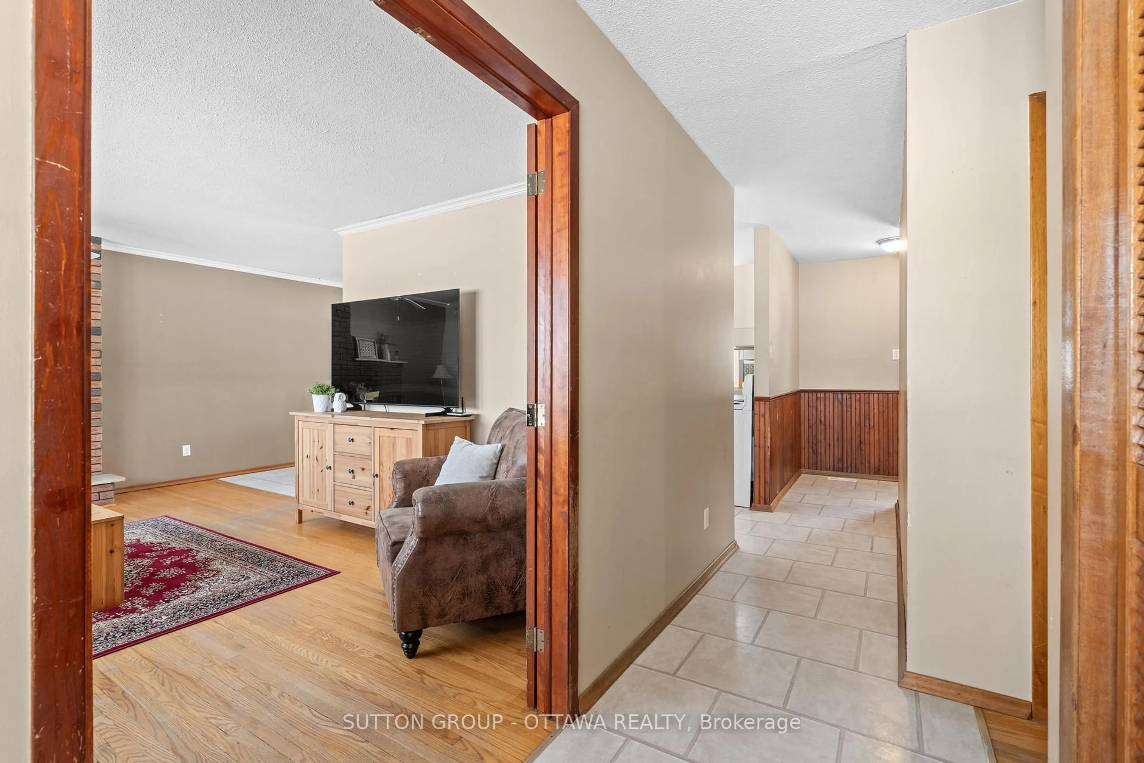 Indoor entryway for 6489 Rideau Valley Dr, Manotick Ontario K4M 1B3