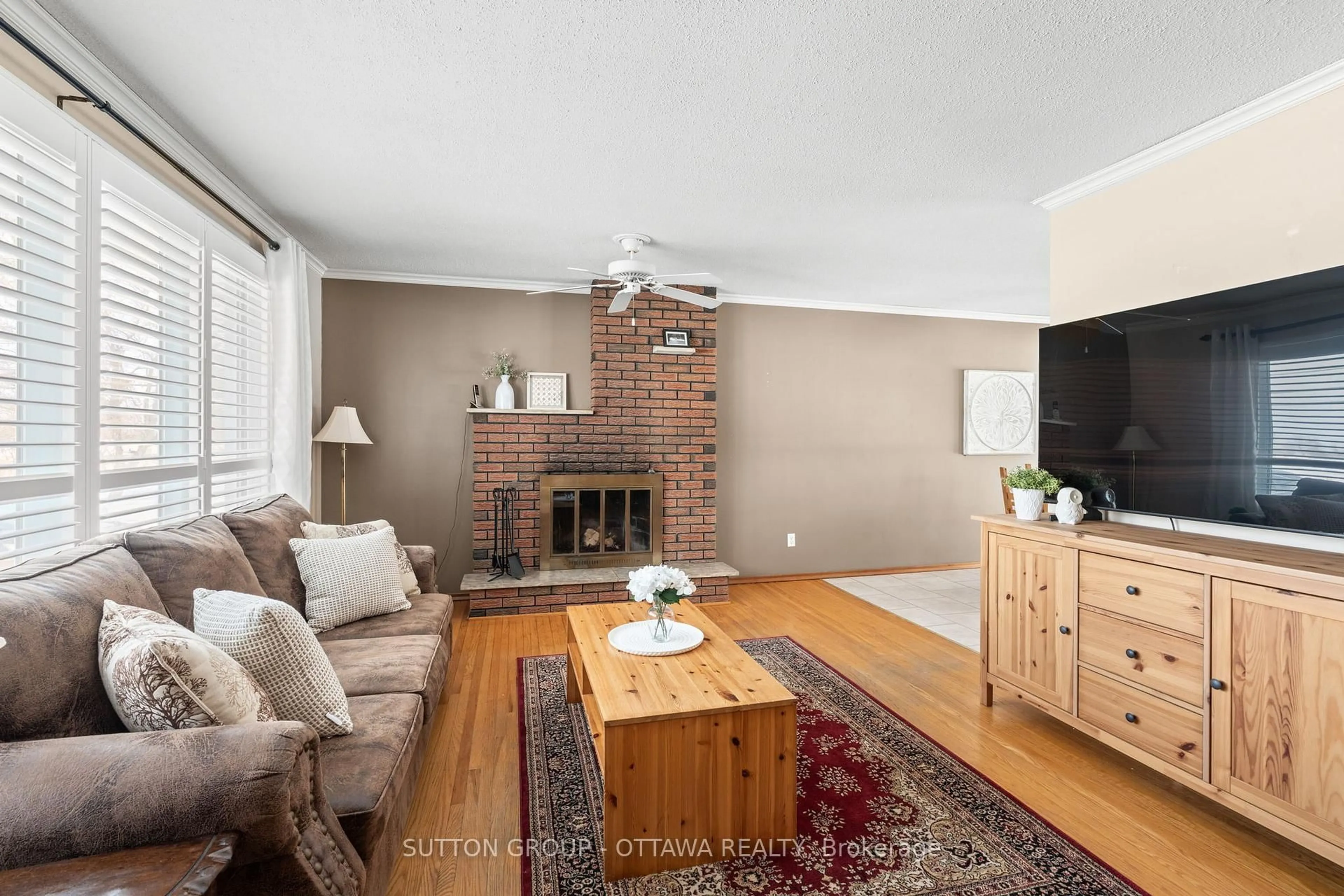 Living room with furniture, unknown for 6489 Rideau Valley Dr, Manotick Ontario K4M 1B3