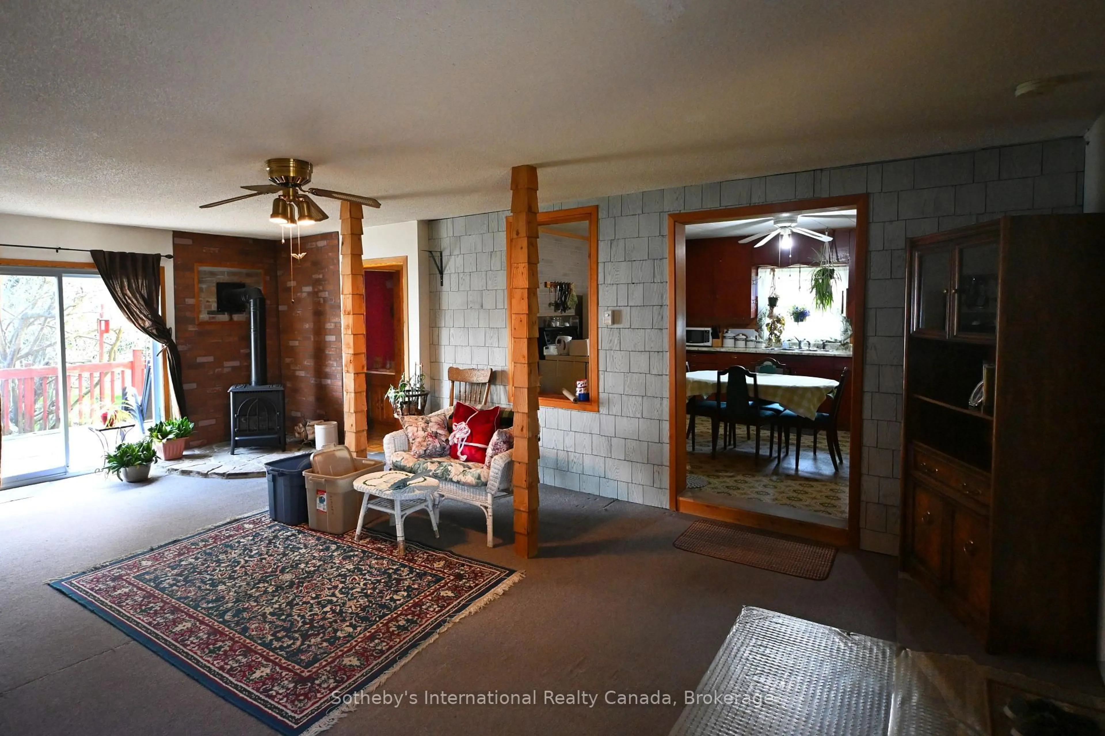 Indoor entryway for 74 Cascade St, Parry Sound Ontario P2A 1K5