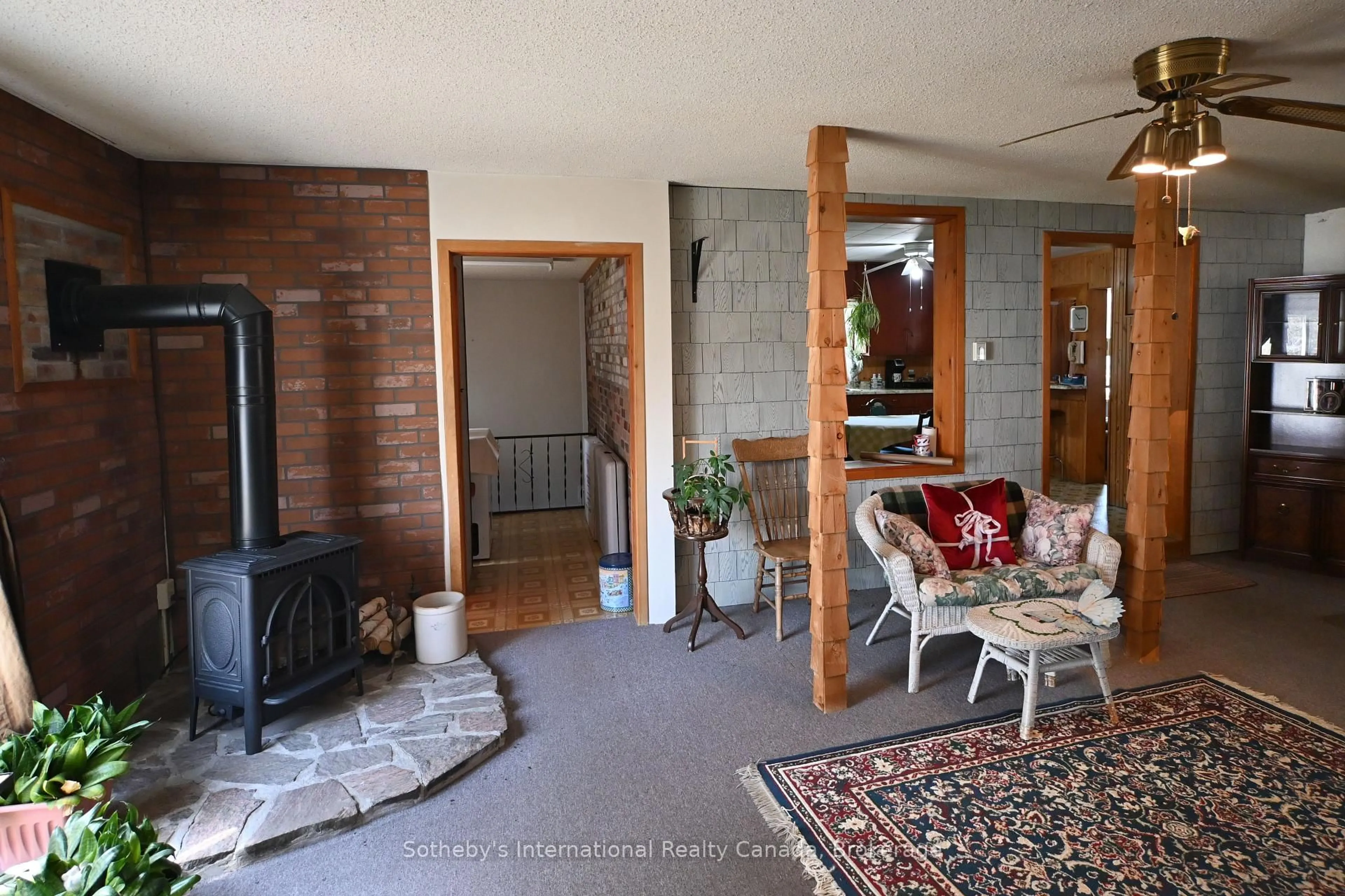 Indoor foyer for 74 Cascade St, Parry Sound Ontario P2A 1K5