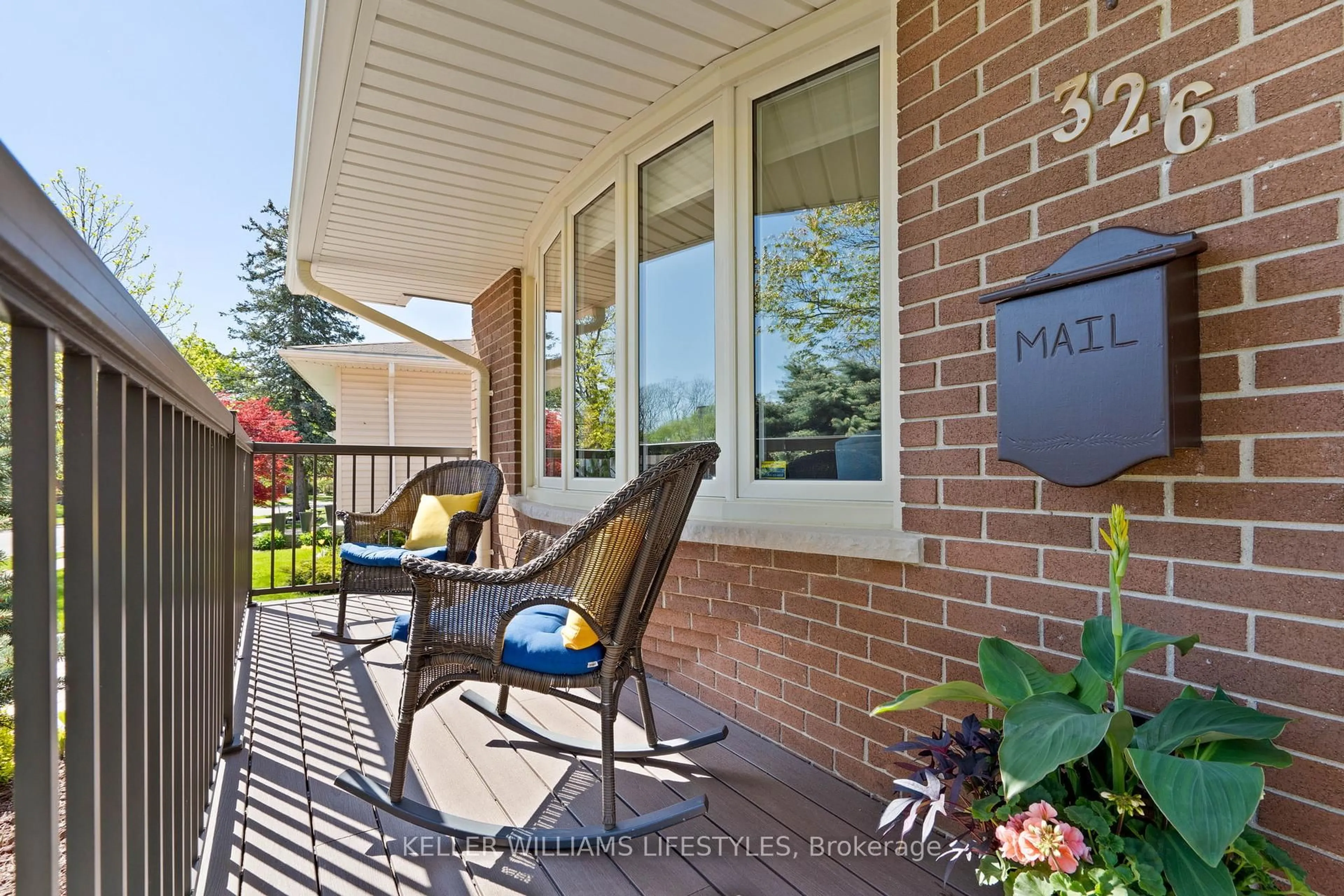 Patio, street for 326 Millbank Dr, London South Ontario N6C 4W2