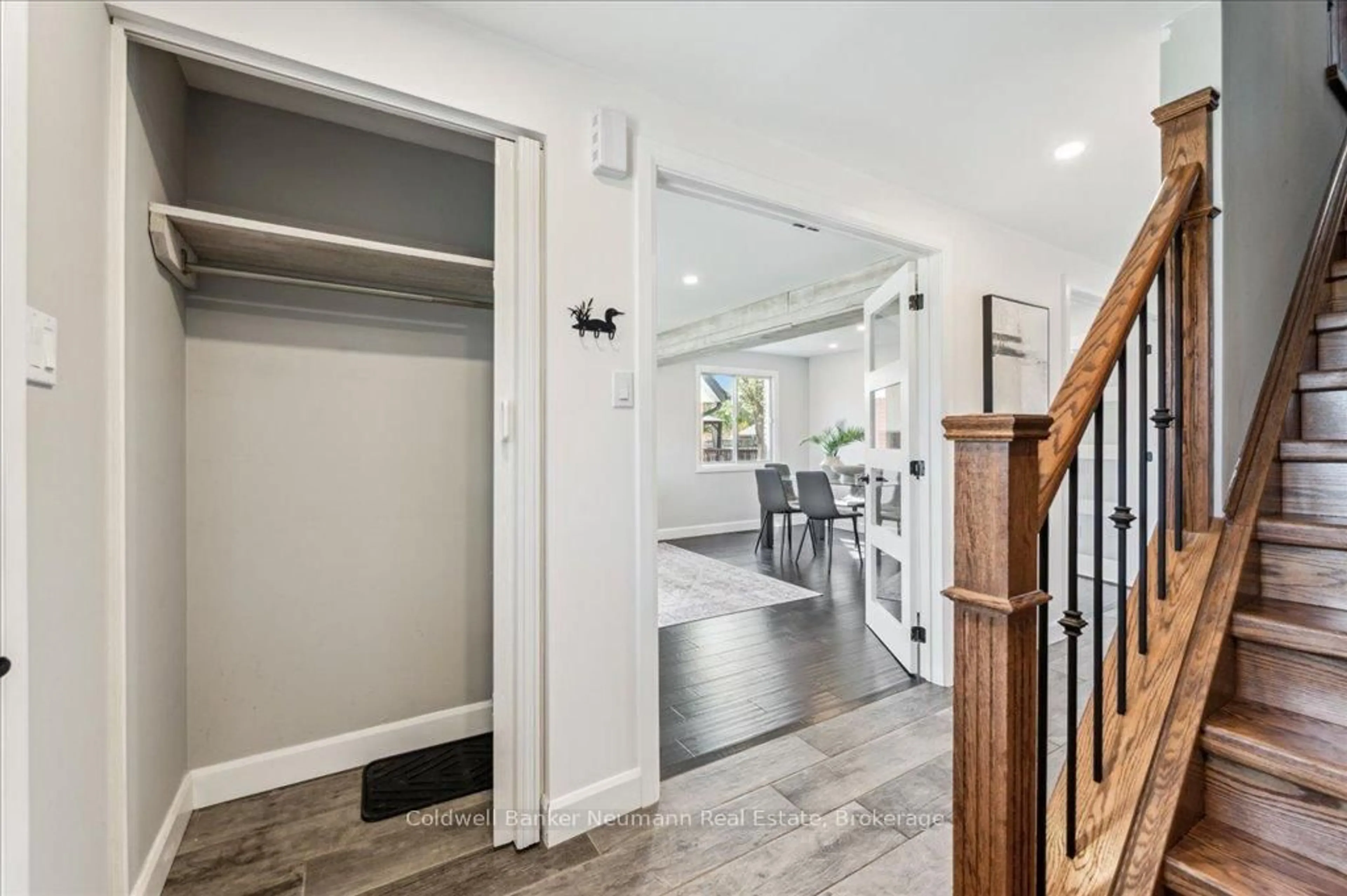 Indoor entryway for 203 Elmira Rd, Guelph Ontario N1K 1R2