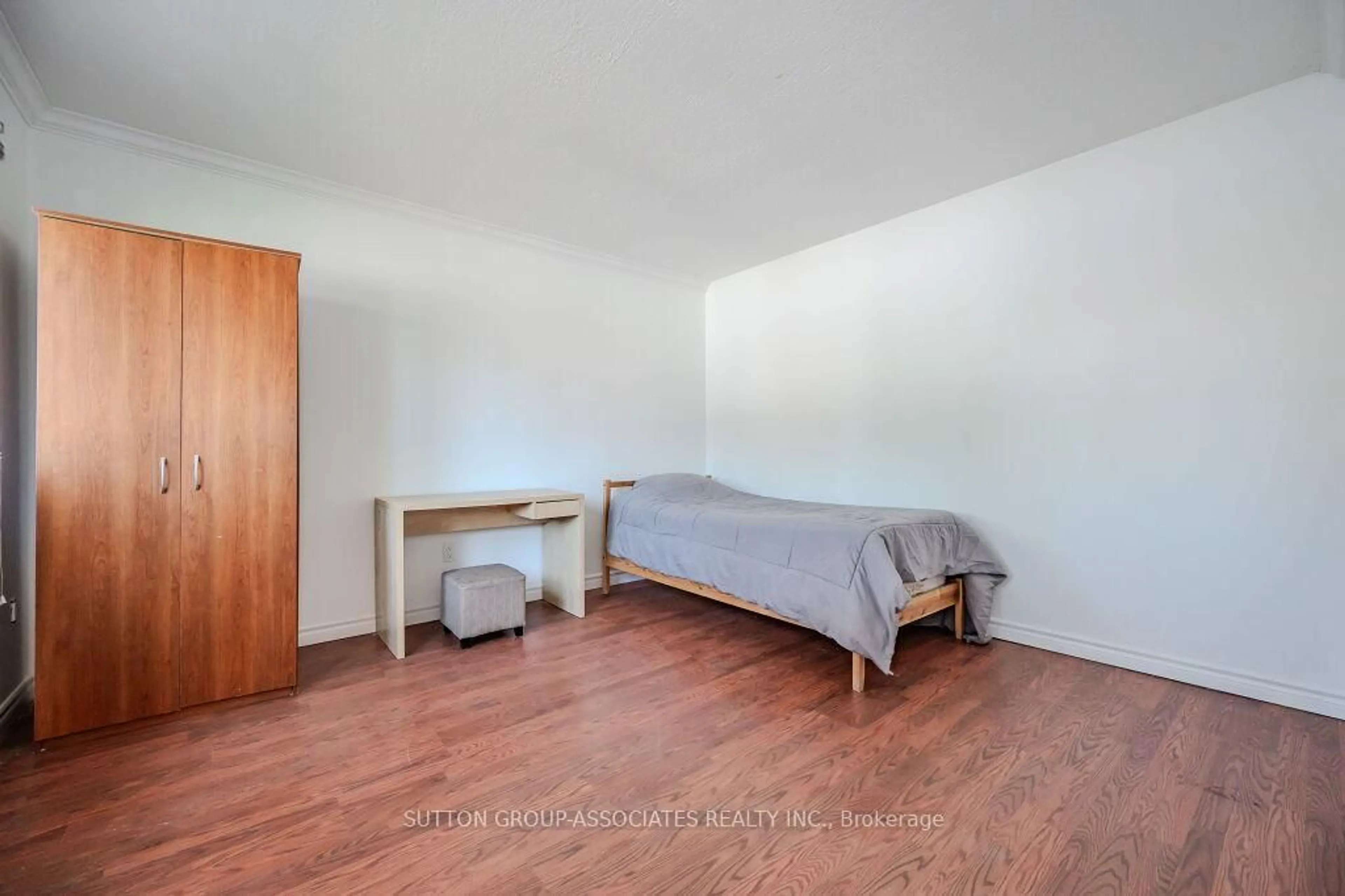 A pic of a room for 121 University Ave #18, Waterloo Ontario N2J 4J1