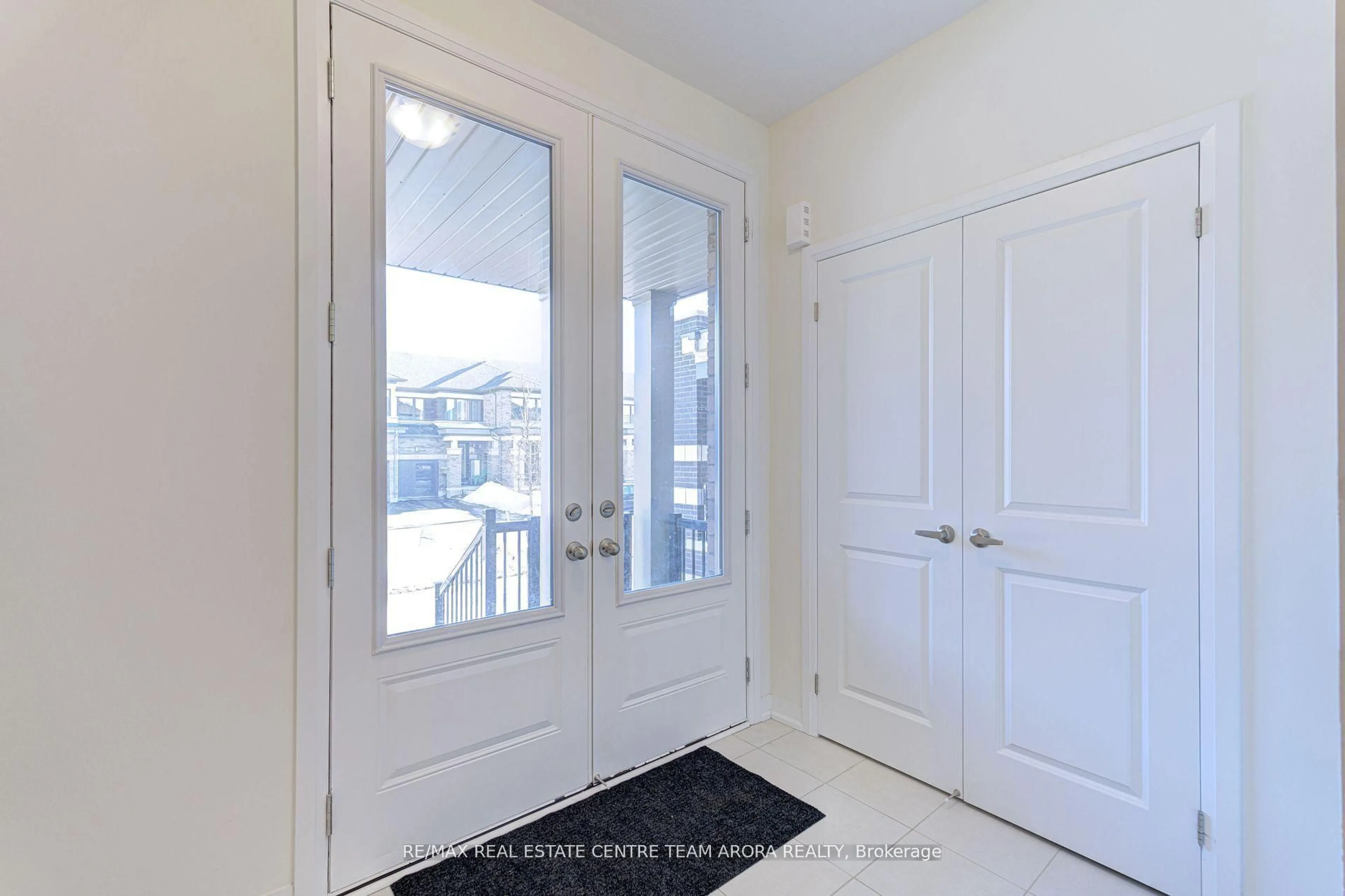 Indoor entryway for 40 Blacklock St, Cambridge Ontario N1S 0E2