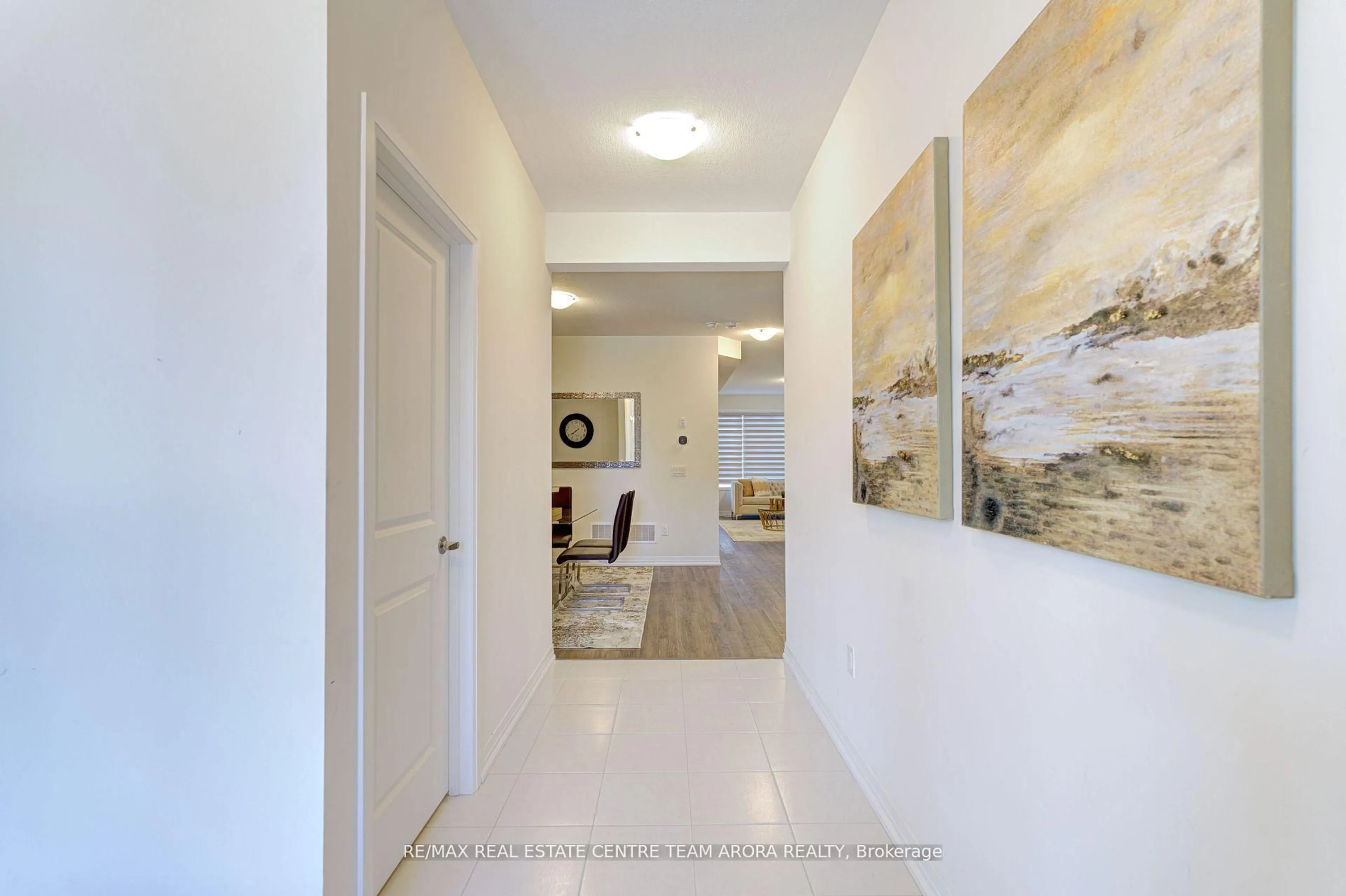 Indoor entryway for 40 Blacklock St, Cambridge Ontario N1S 0E2