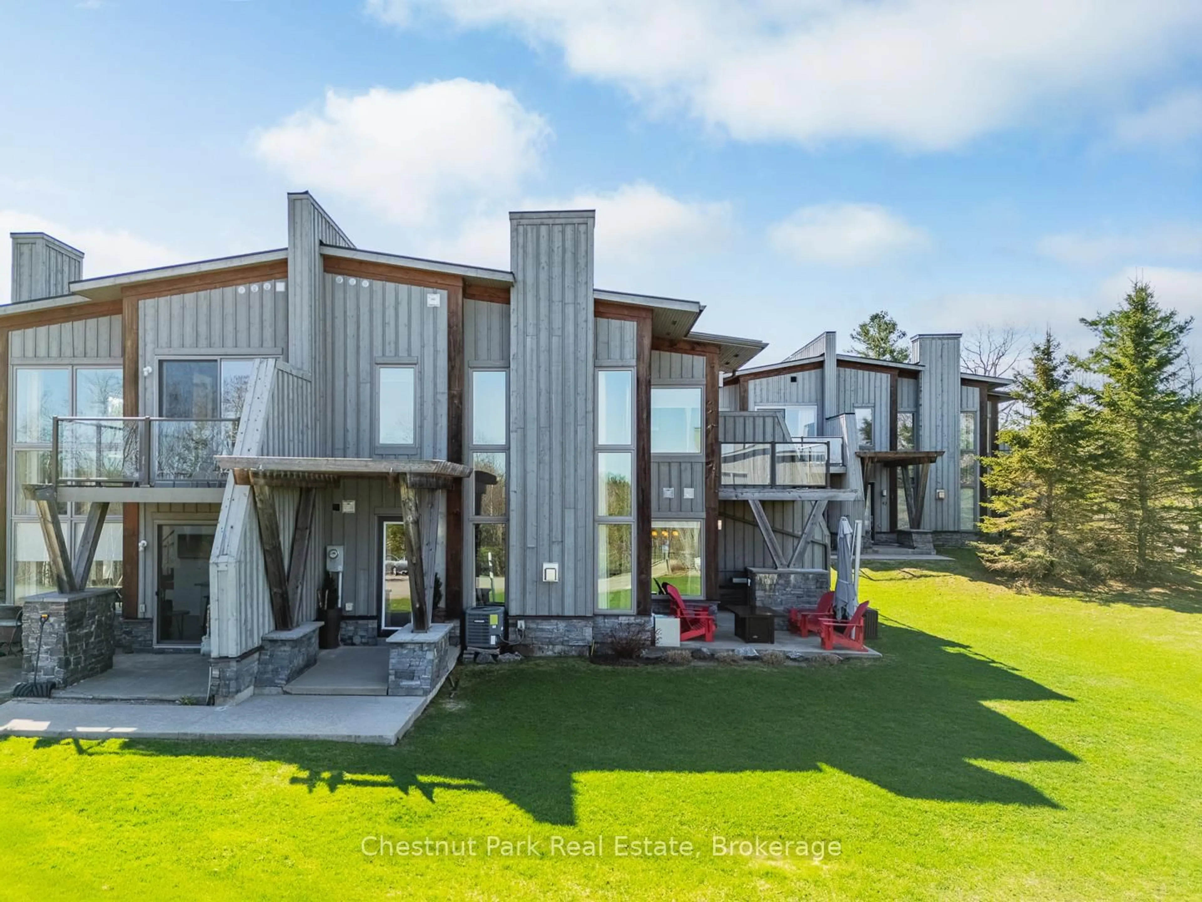A pic from outside/outdoor area/front of a property/back of a property/a pic from drone, unknown for 34 Carrick Tr, Gravenhurst Ontario P1P 0A6
