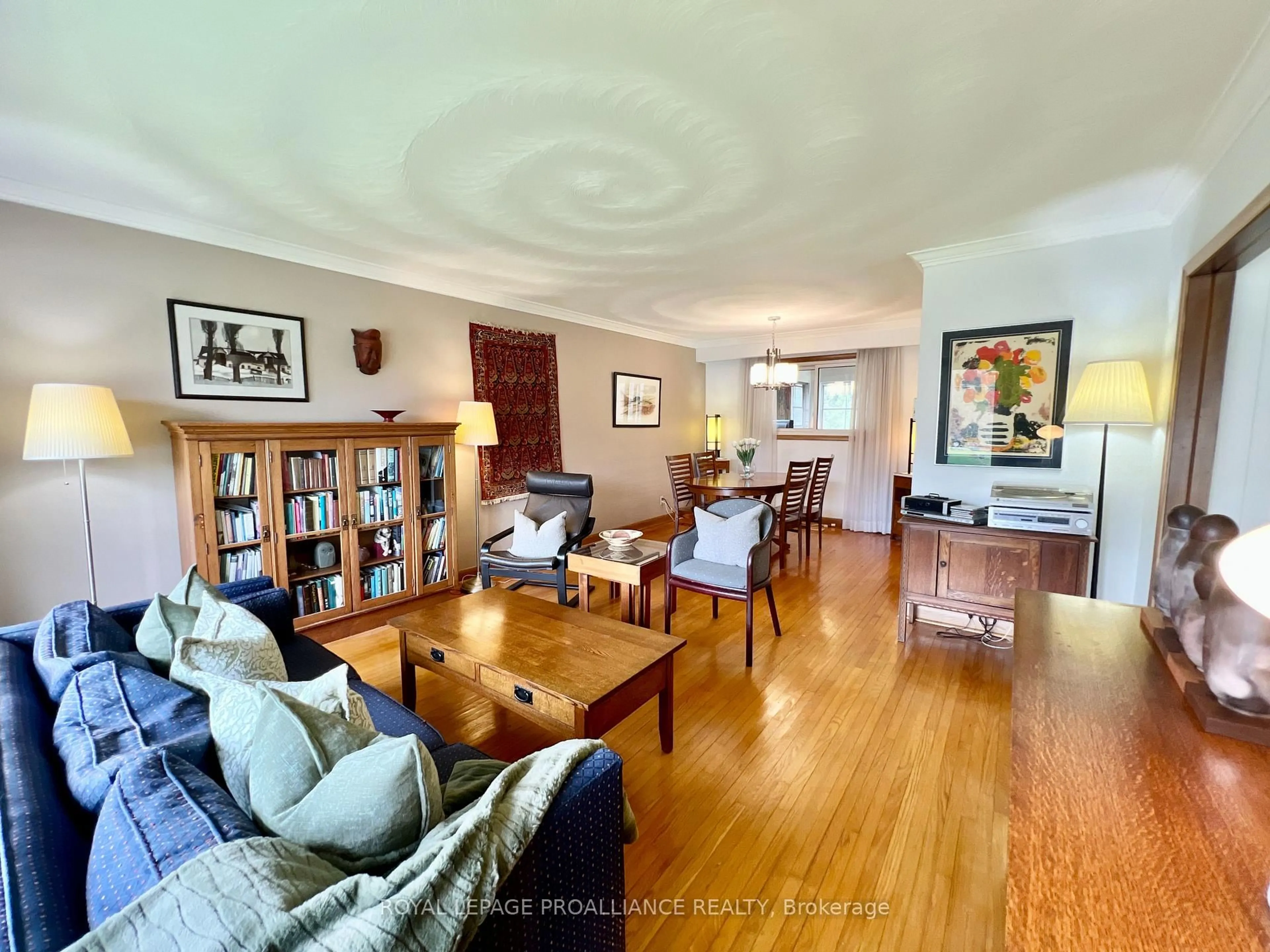 Living room with furniture, wood/laminate floor for 568 Victoria Ave, Belleville Ontario K8N 2G7