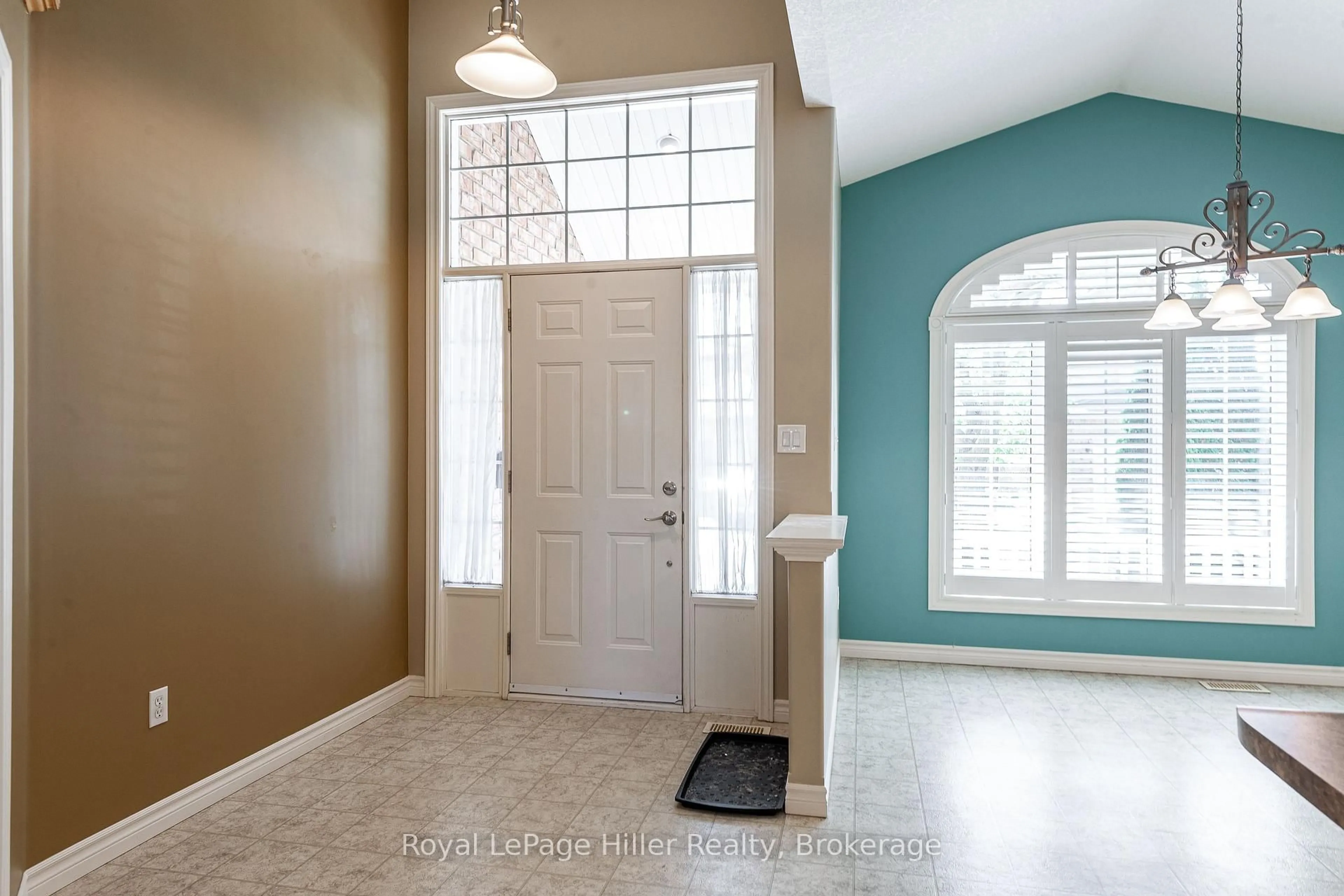 Indoor entryway for 59 Eagle Dr #8, Stratford Ontario N5A 7Z1