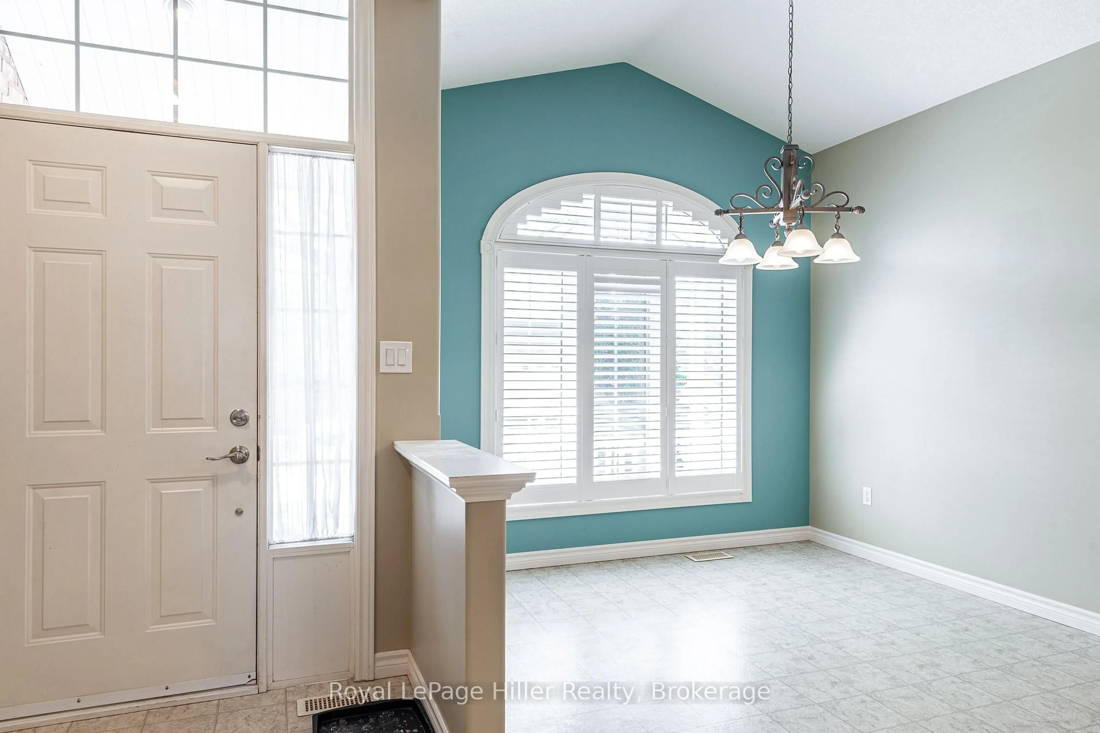 Indoor entryway for 59 Eagle Dr #8, Stratford Ontario N5A 7Z1