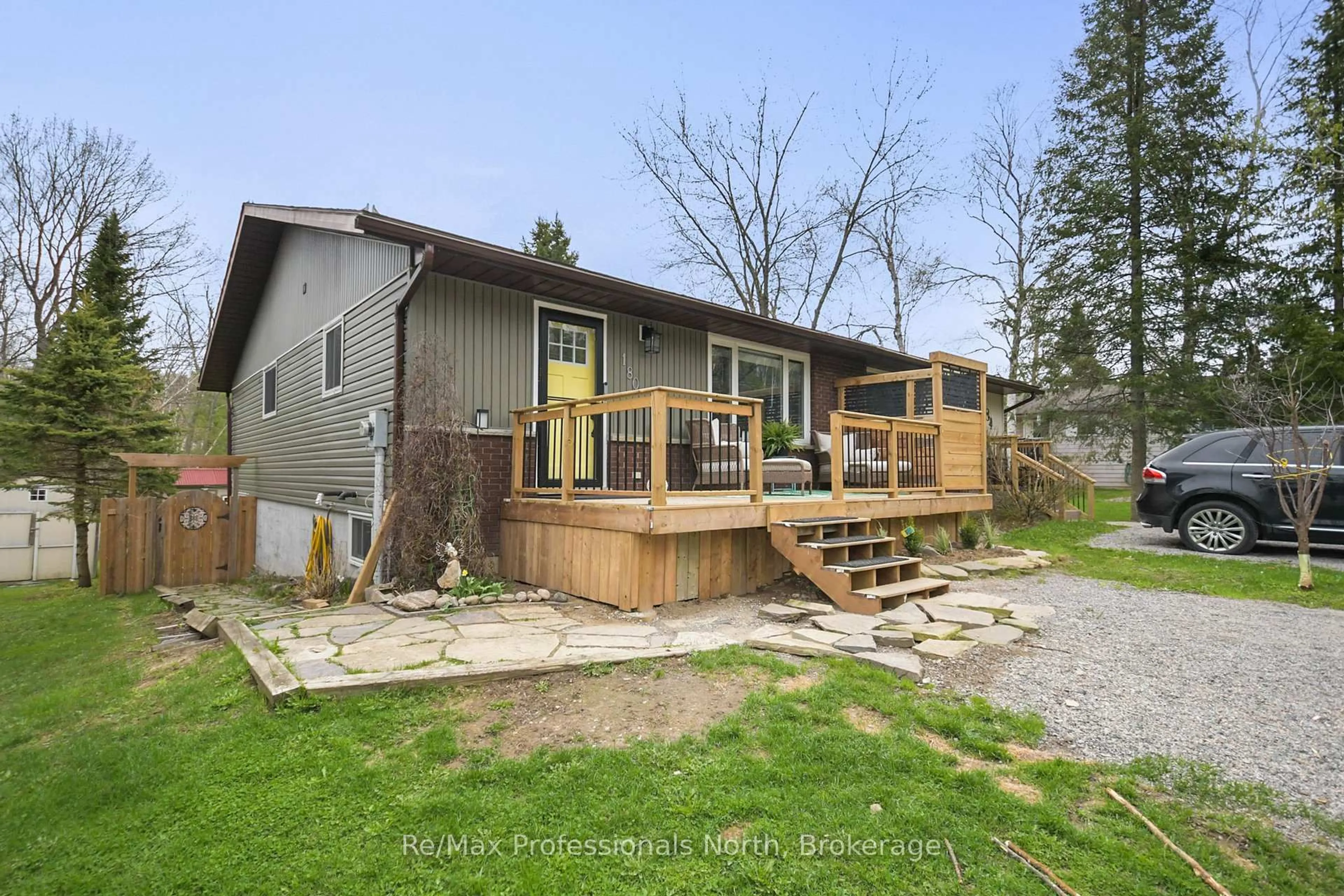Unknown for 180 FERNWOOD Dr, Gravenhurst Ontario P1P 1P4