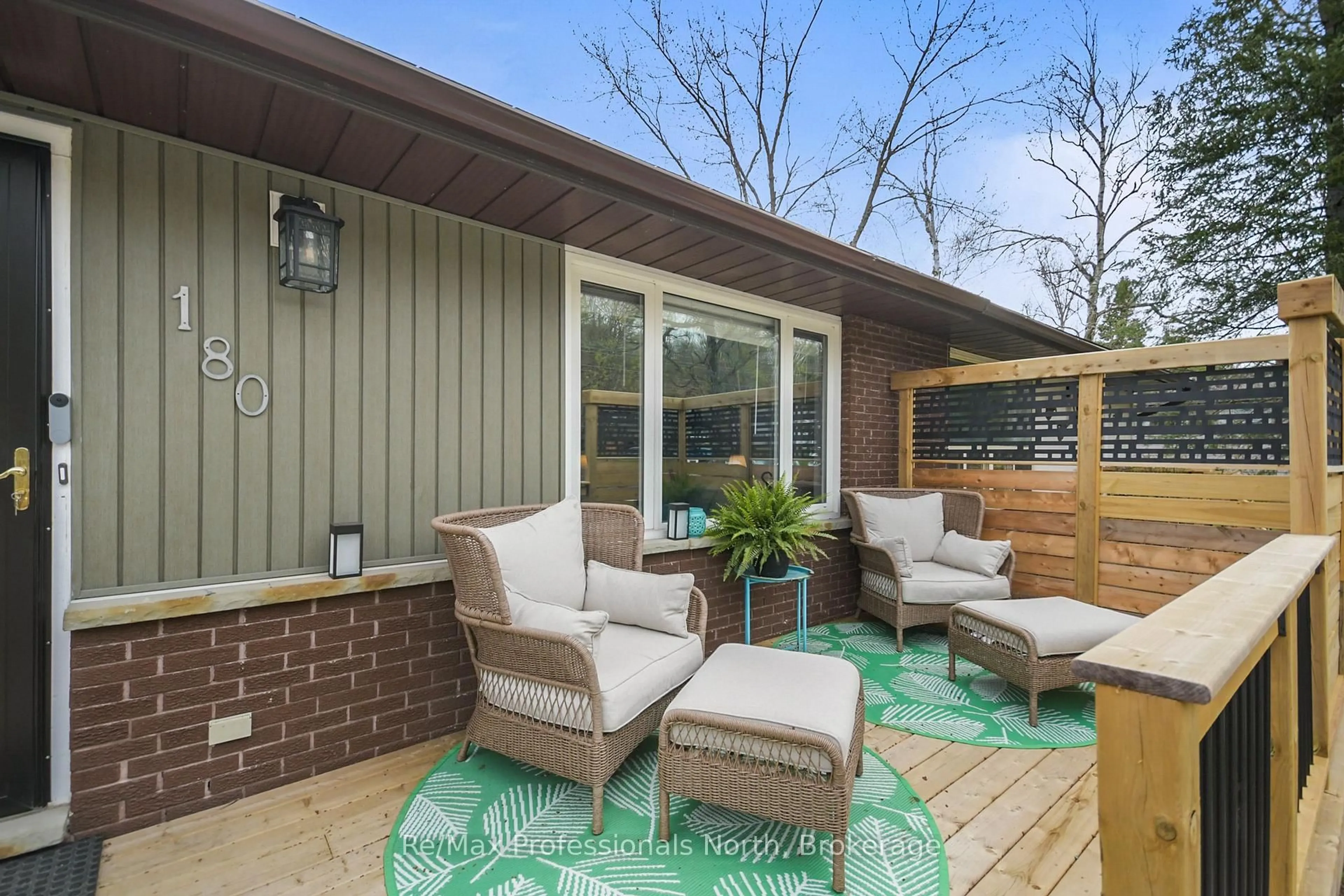Patio, unknown for 180 FERNWOOD Dr, Gravenhurst Ontario P1P 1P4