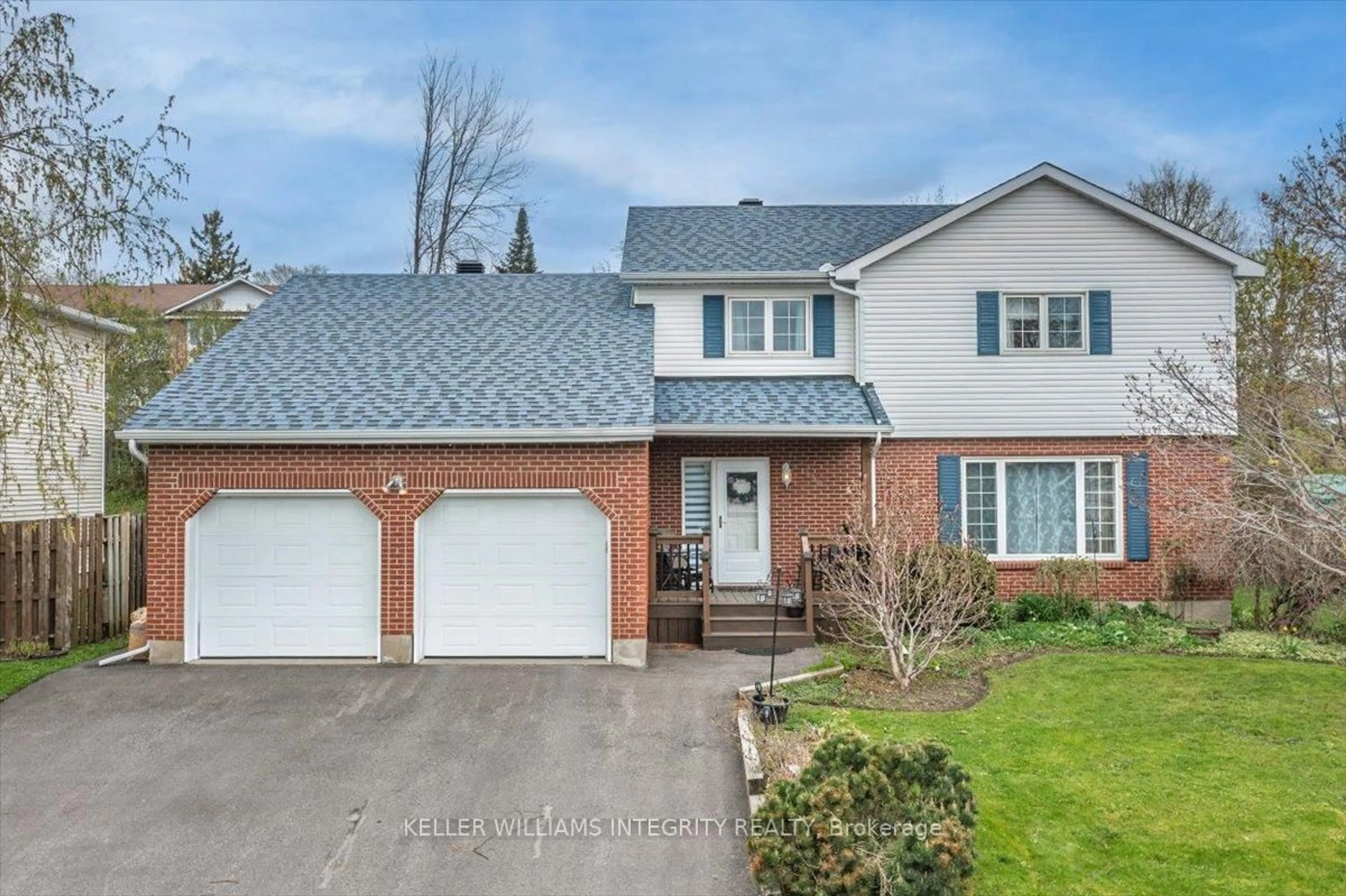Home with vinyl exterior material, street for 1954 Catherine St, Clarence-Rockland Ontario K4K 1H6