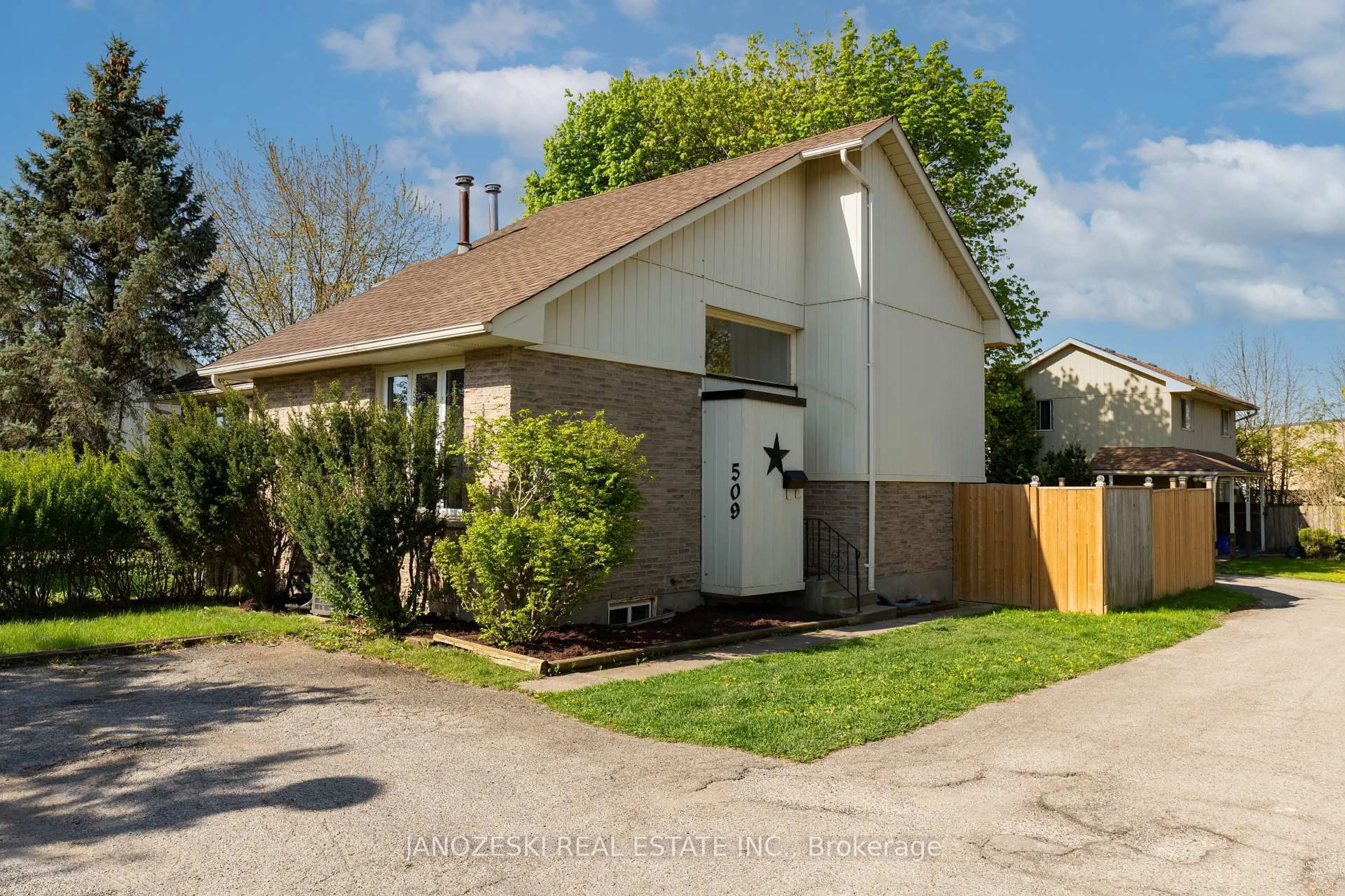 Unknown for 509 Ferndale Crt, London South Ontario N6C 5C2