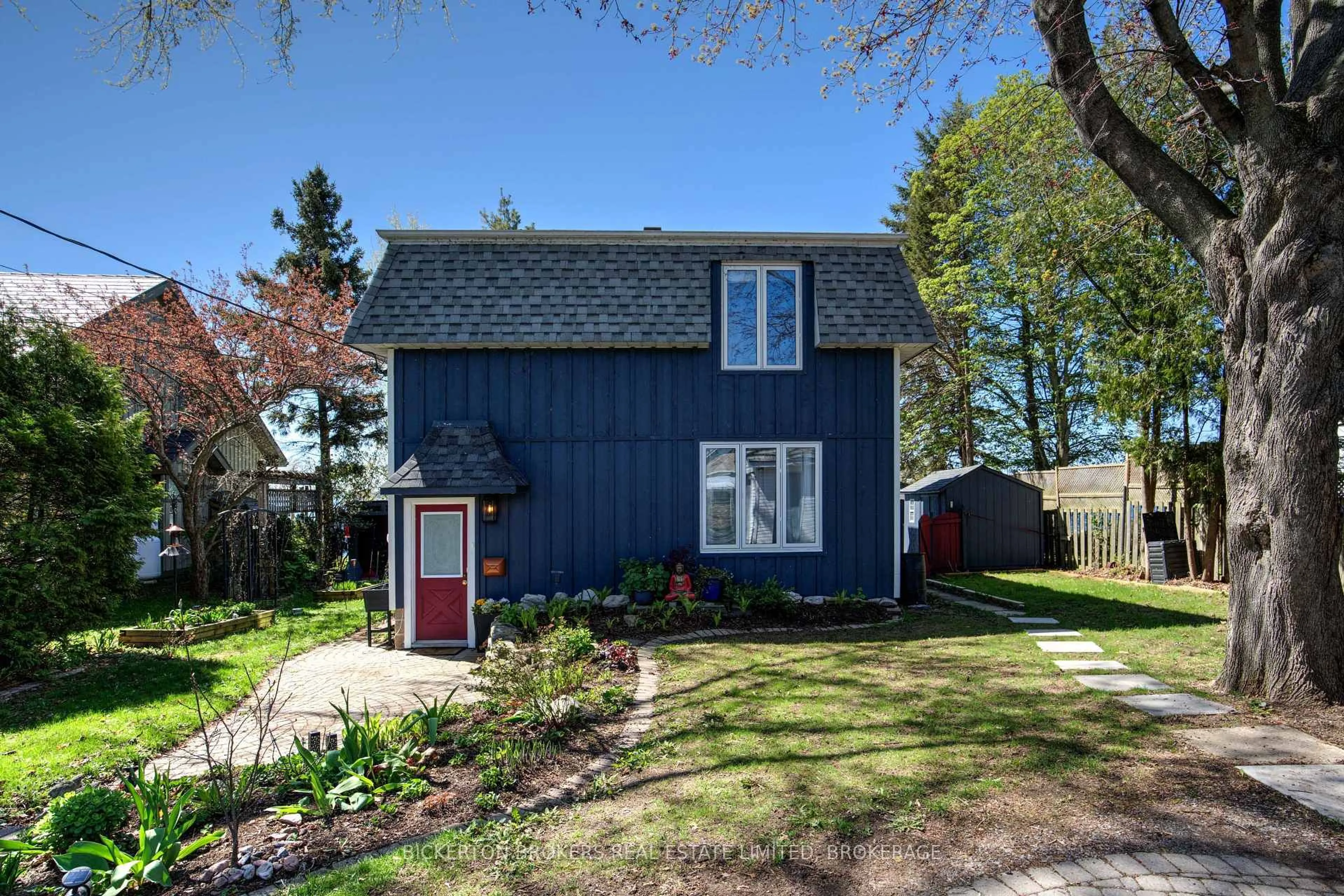 Unknown for 9 Gray's Lane, Gananoque Ontario K7G 2V4