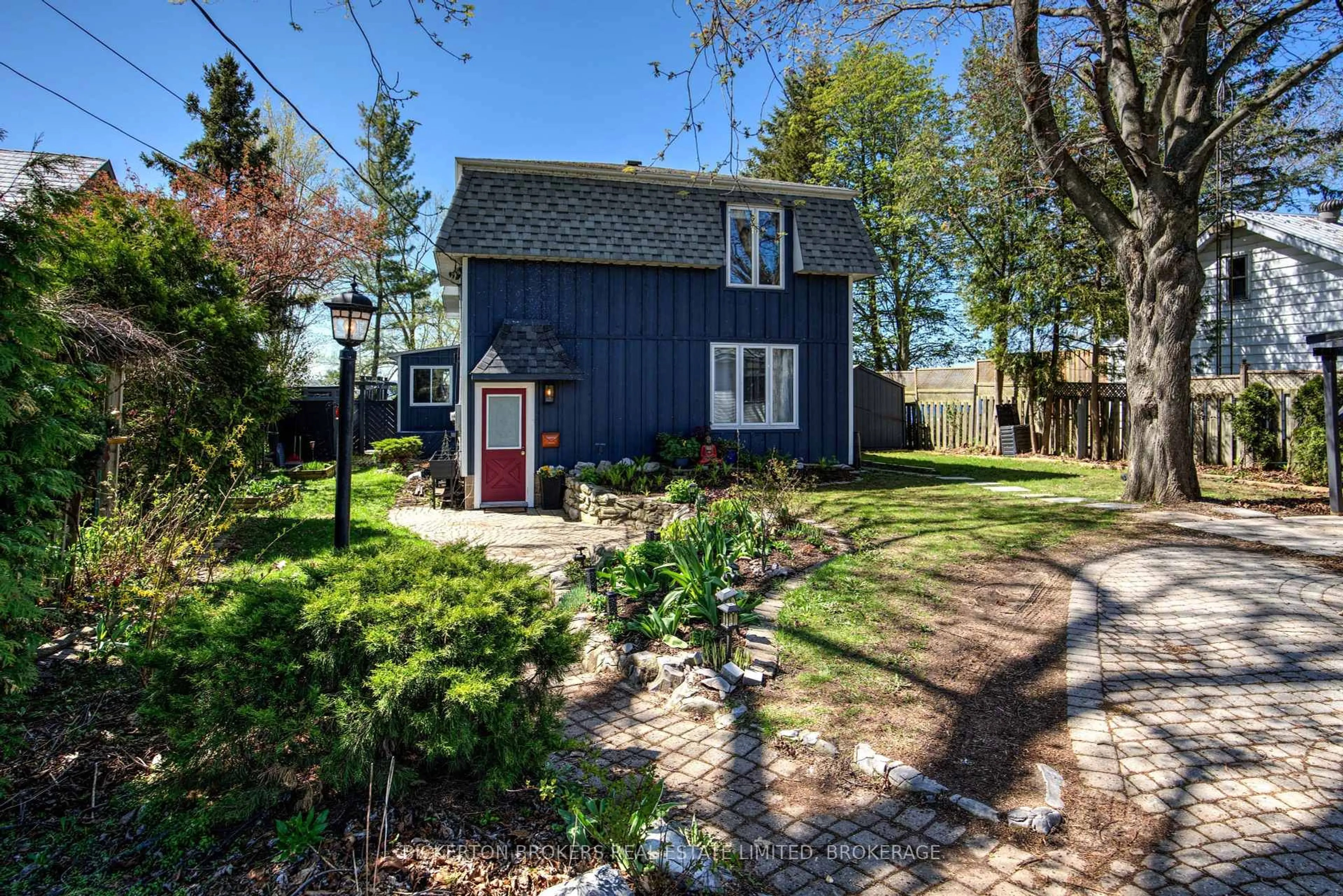 Unknown for 9 Gray's Lane, Gananoque Ontario K7G 2V4