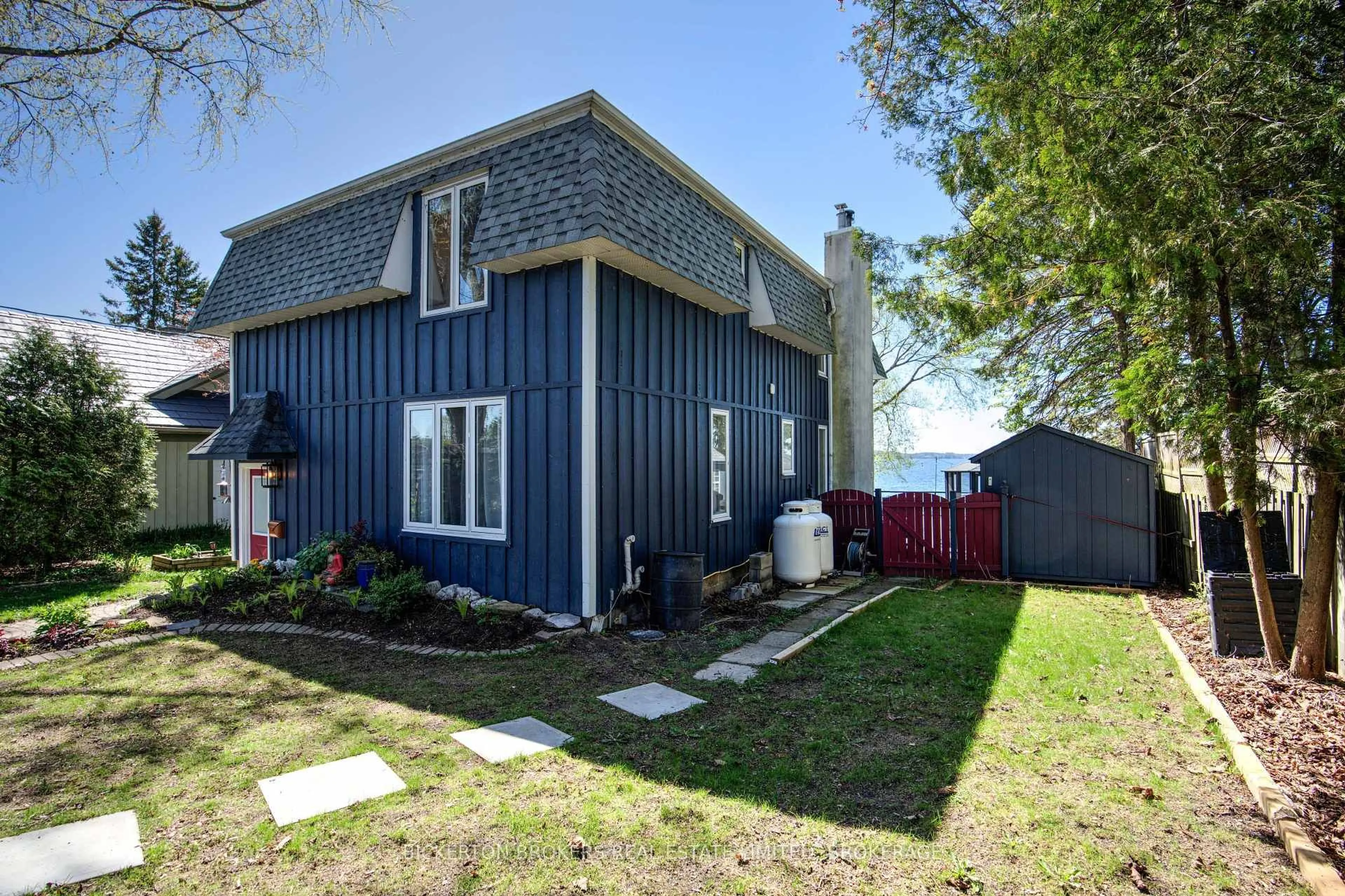 A pic from outside/outdoor area/front of a property/back of a property/a pic from drone, unknown for 9 Gray's Lane, Gananoque Ontario K7G 2V4