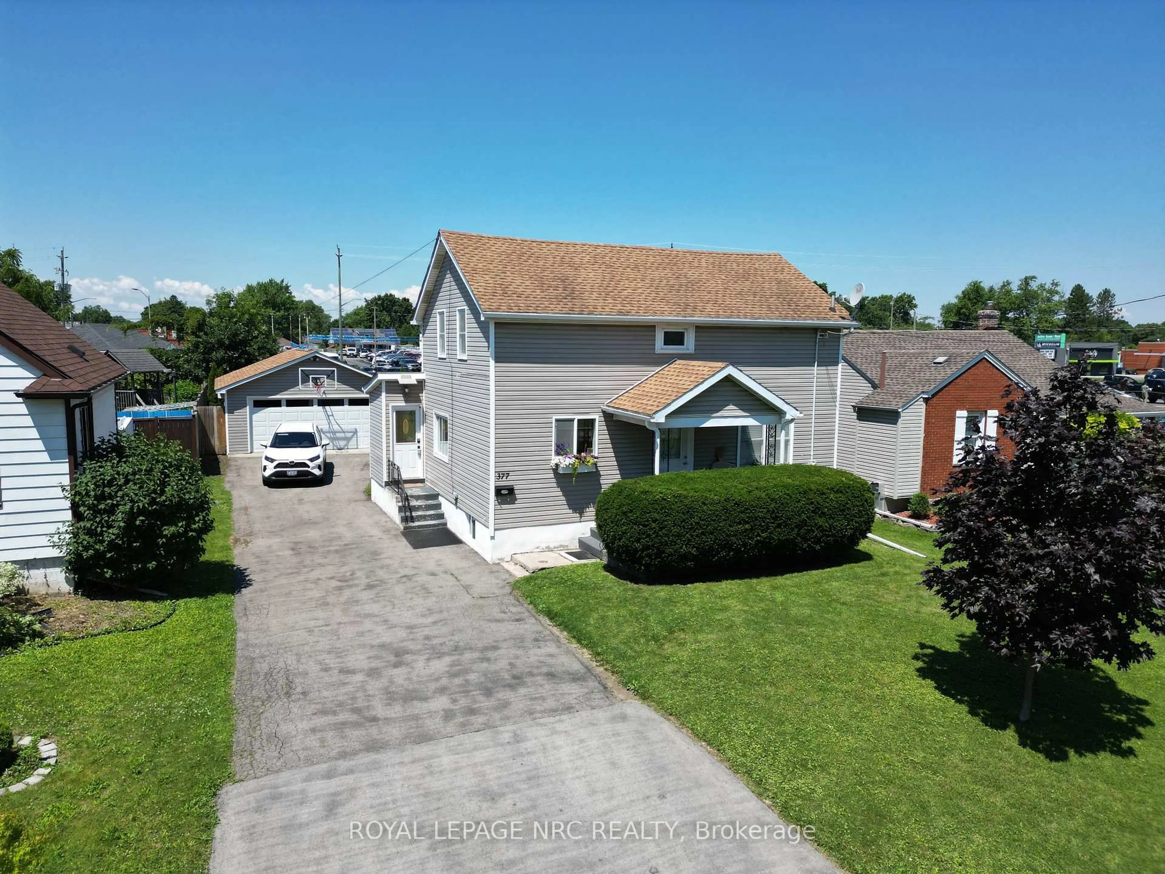 A pic from outside/outdoor area/front of a property/back of a property/a pic from drone, street for 377 AQUEDUCT St, Welland Ontario L3C 1E2