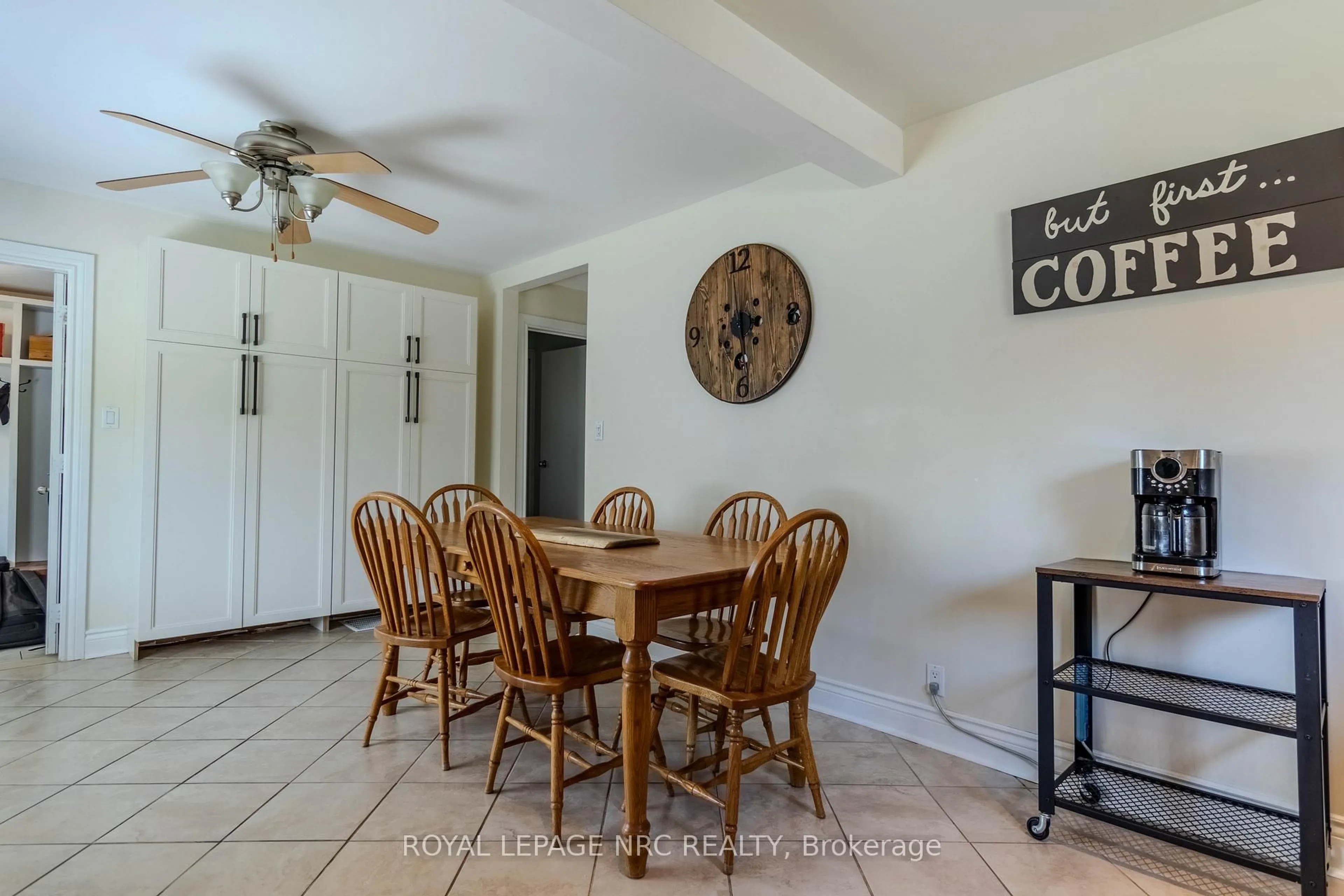 Dining room, ceramic/tile floor for 377 AQUEDUCT St, Welland Ontario L3C 1E2