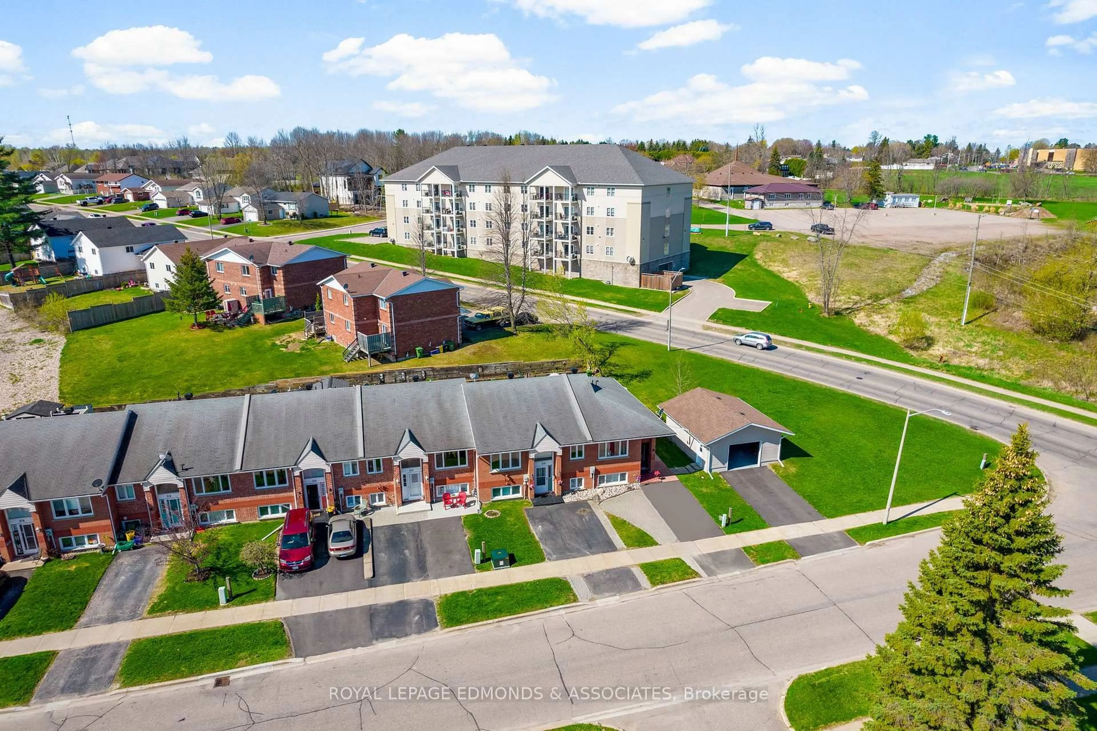 A pic from outside/outdoor area/front of a property/back of a property/a pic from drone, street for 310 Matheson Dr, Pembroke Ontario K8A 8M2