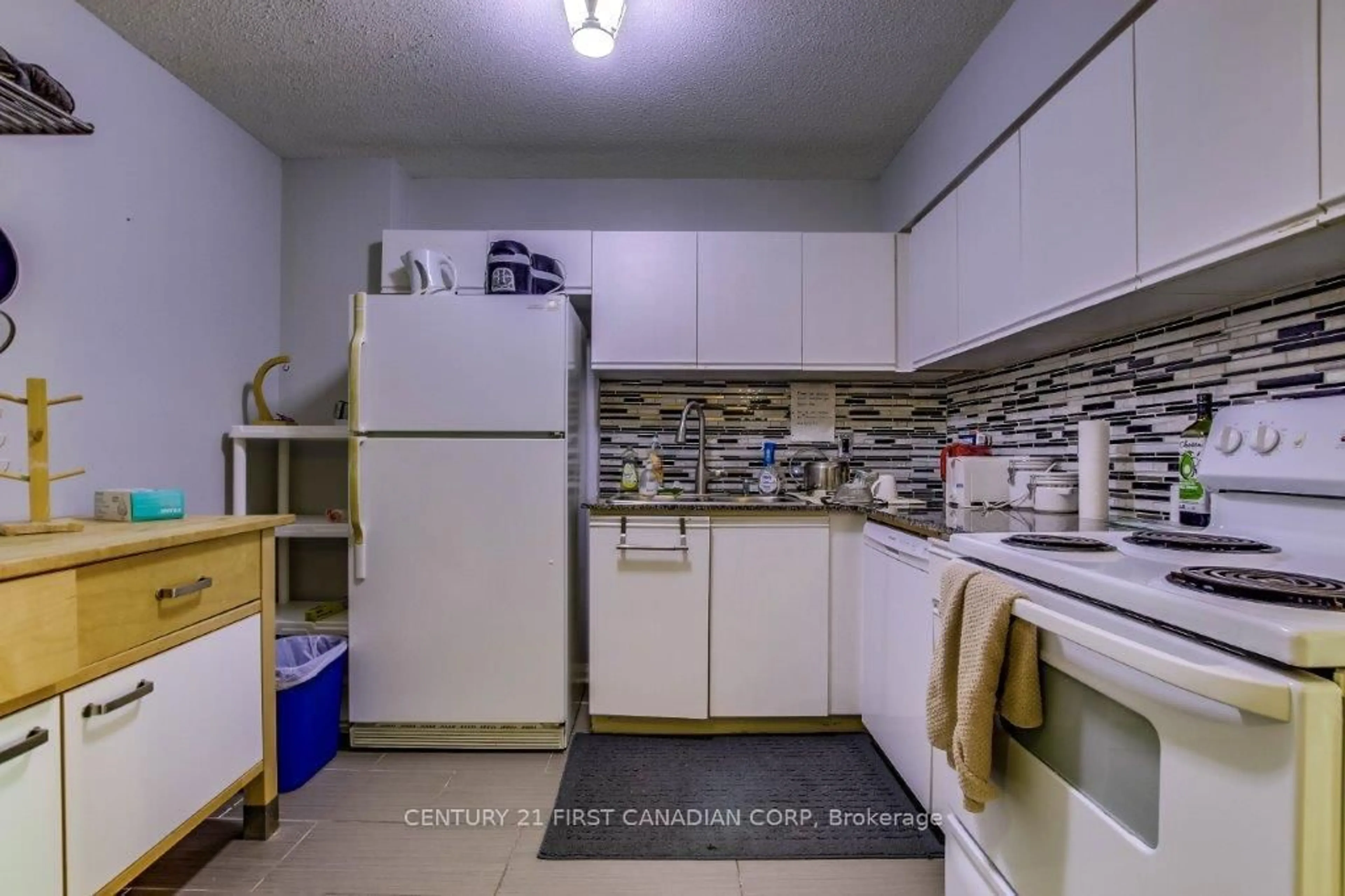 Standard kitchen, unknown for 5 Jacksway Cres #317, London North Ontario N5X 3T6