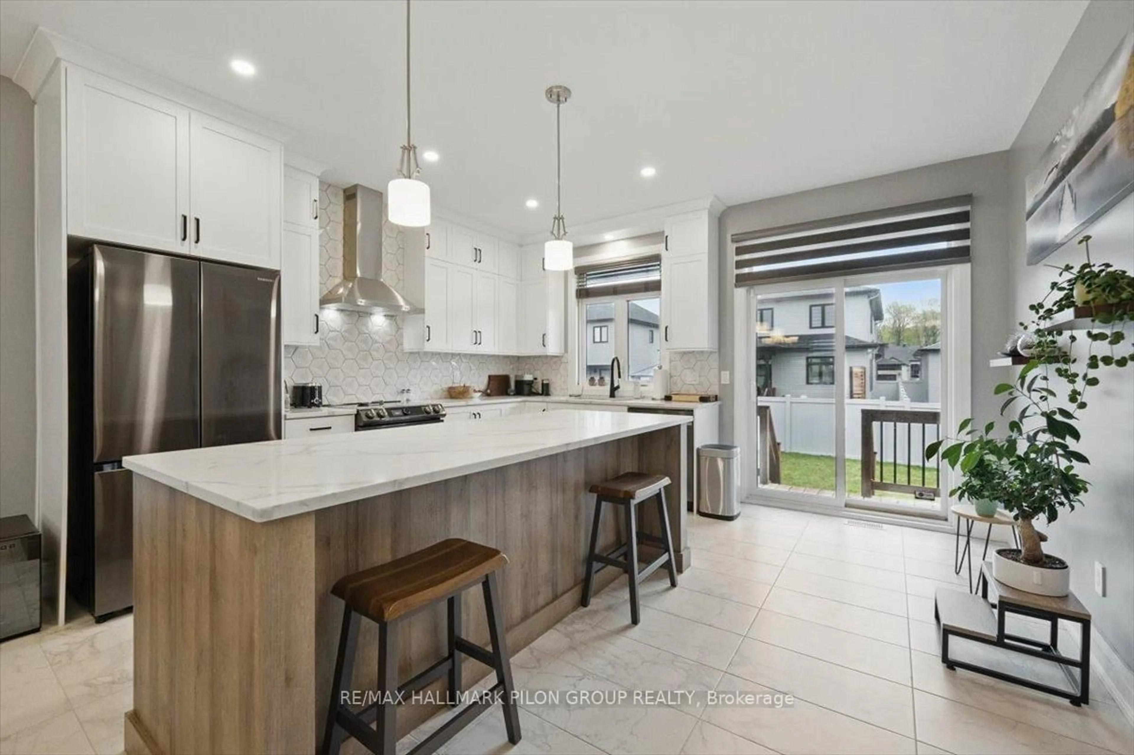 Open concept kitchen, ceramic/tile floor for 1243 Avignon St, Russell Ontario K0A 1W0