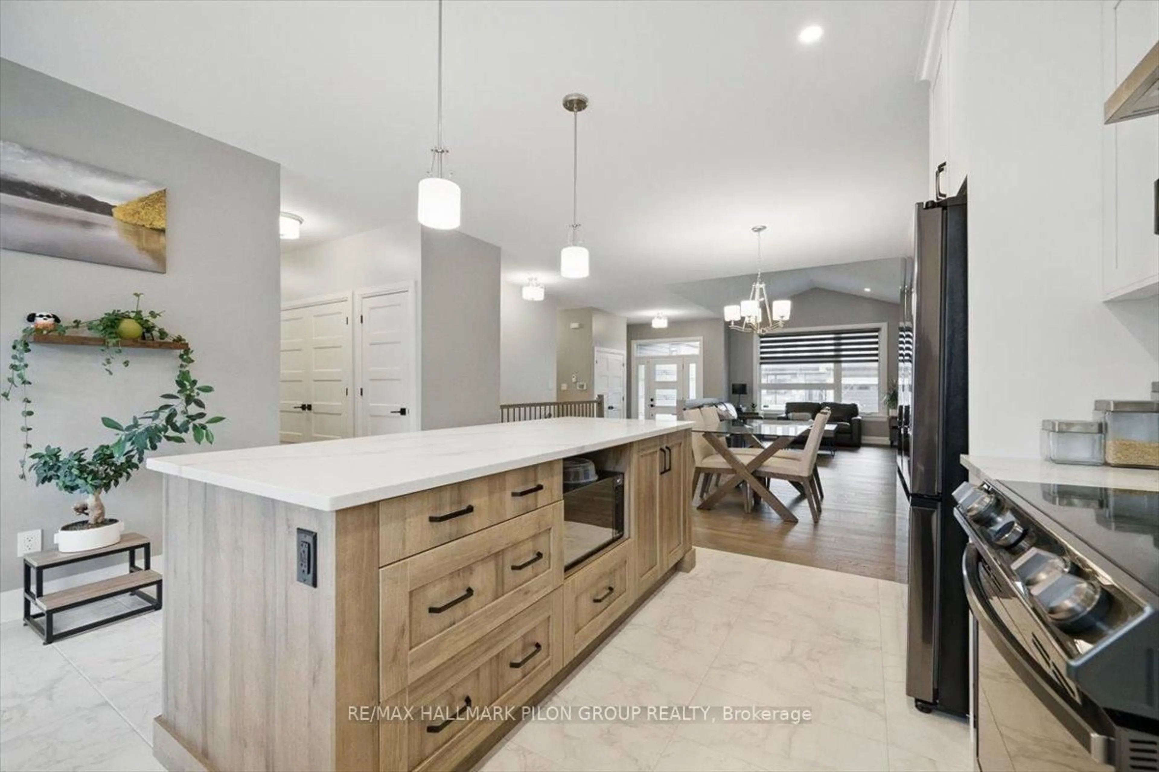 Contemporary kitchen, unknown for 1243 Avignon St, Russell Ontario K0A 1W0
