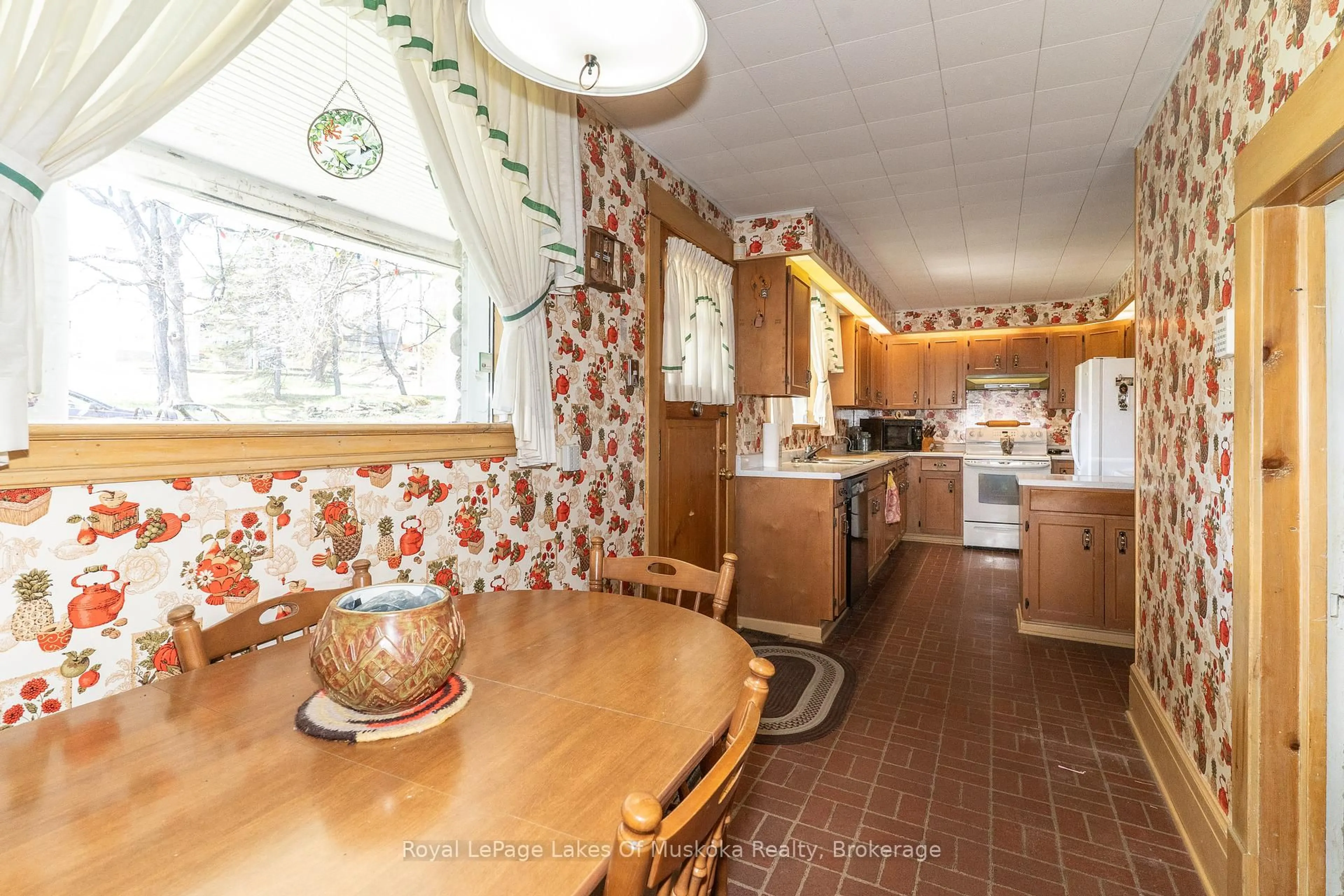 Dining room, unknown for 21 King St, Huntsville Ontario P1H 1X6