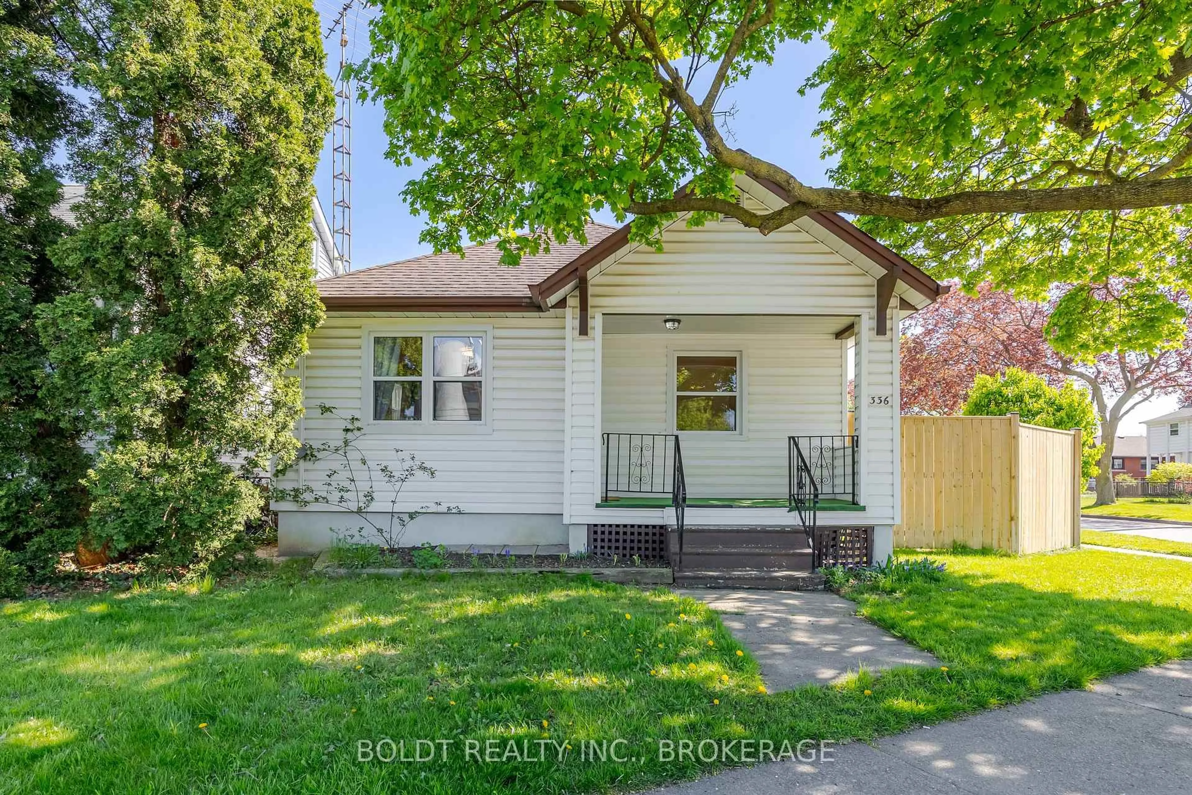 Unknown for 336 Carlton St, St. Catharines Ontario L2N 1C4