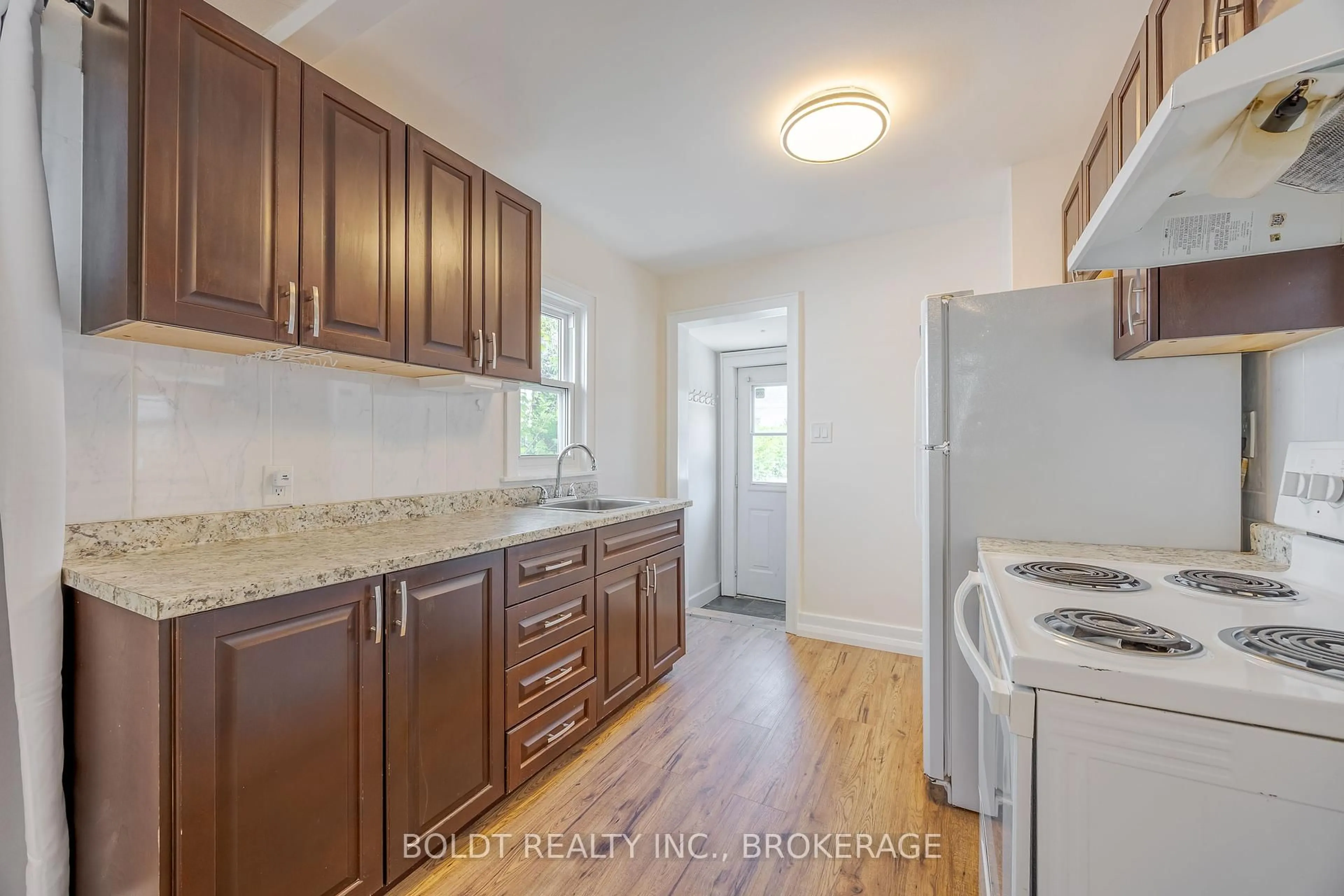 Standard kitchen, unknown for 336 Carlton St, St. Catharines Ontario L2N 1C4