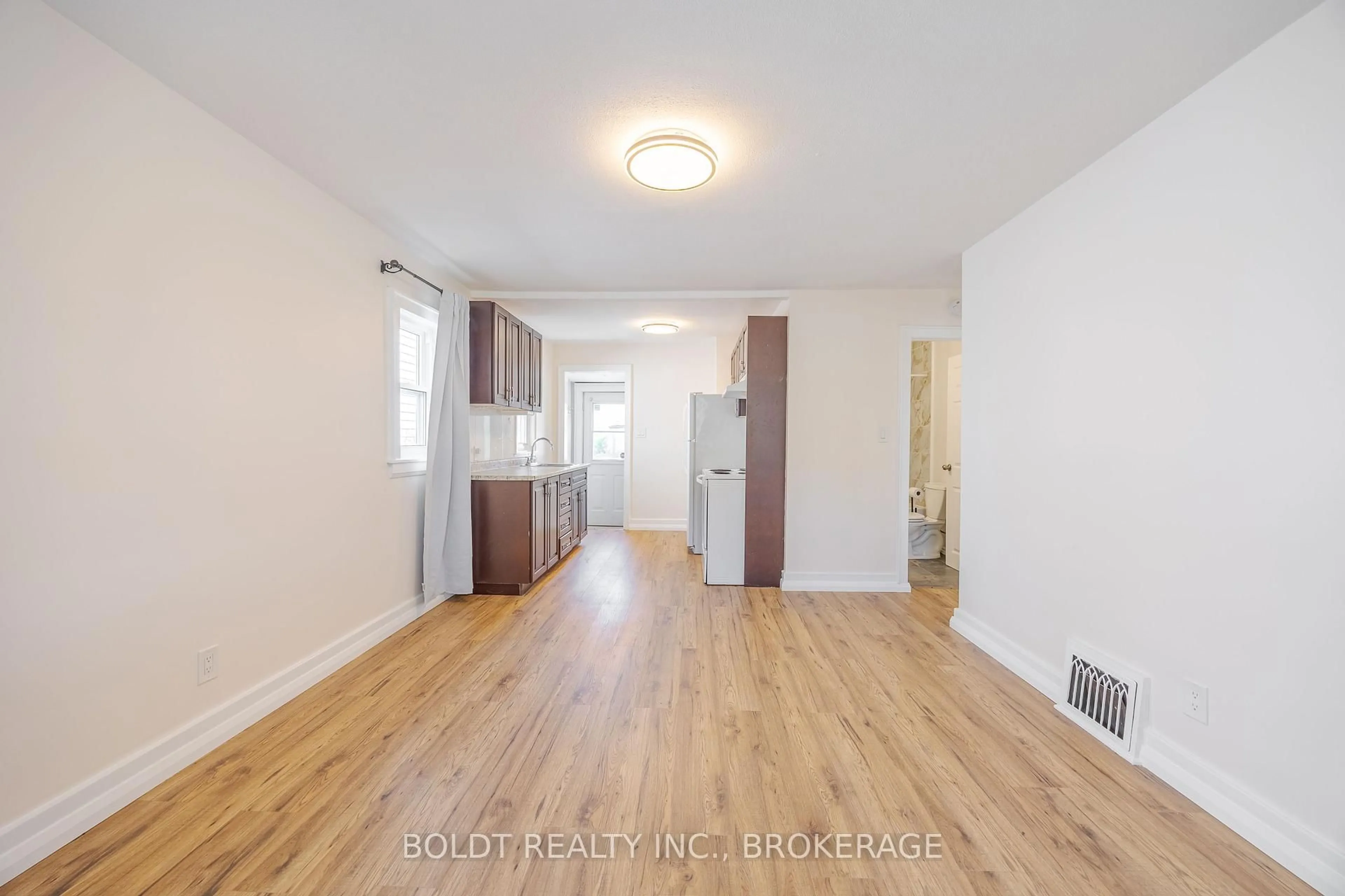 A pic of a room for 336 Carlton St, St. Catharines Ontario L2N 1C4