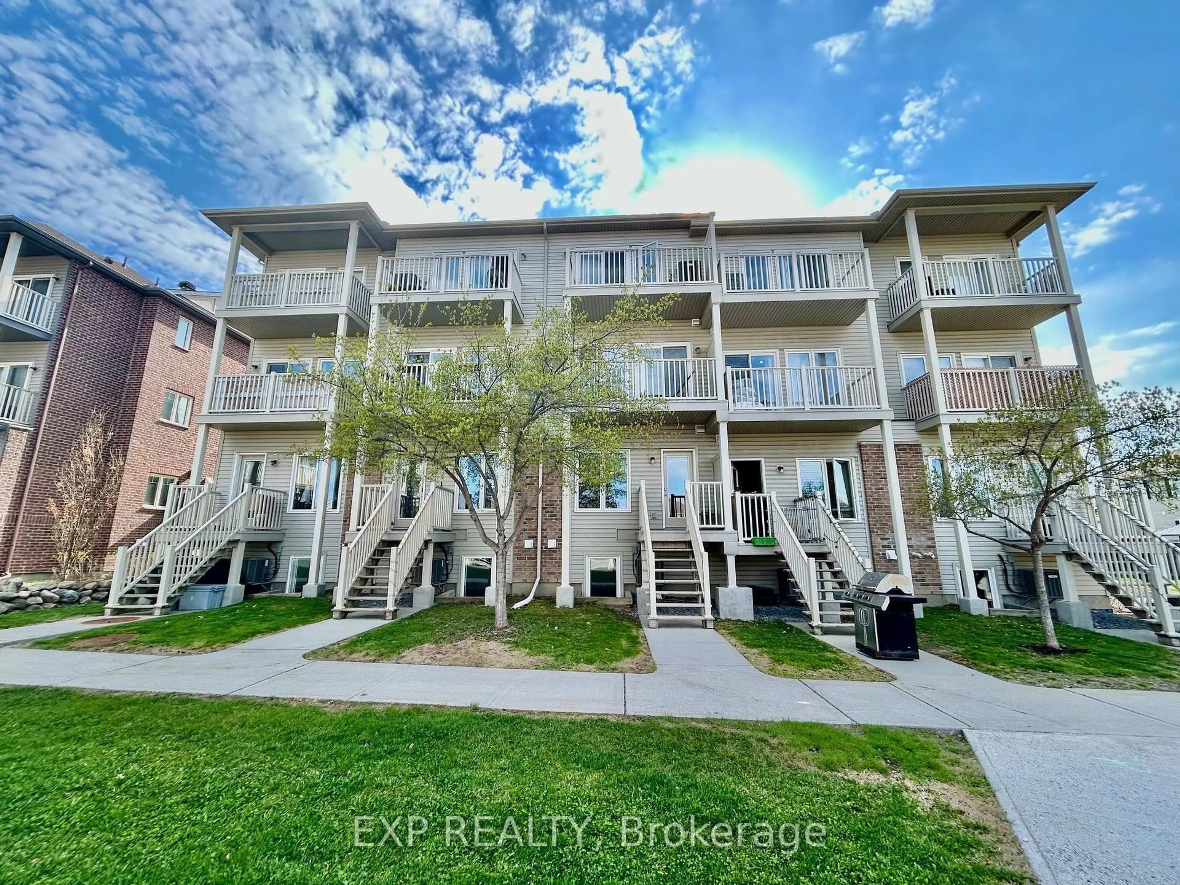 A pic from outside/outdoor area/front of a property/back of a property/a pic from drone, unknown for 208 Shanly Private, Ottawa Ontario K2J 5X6