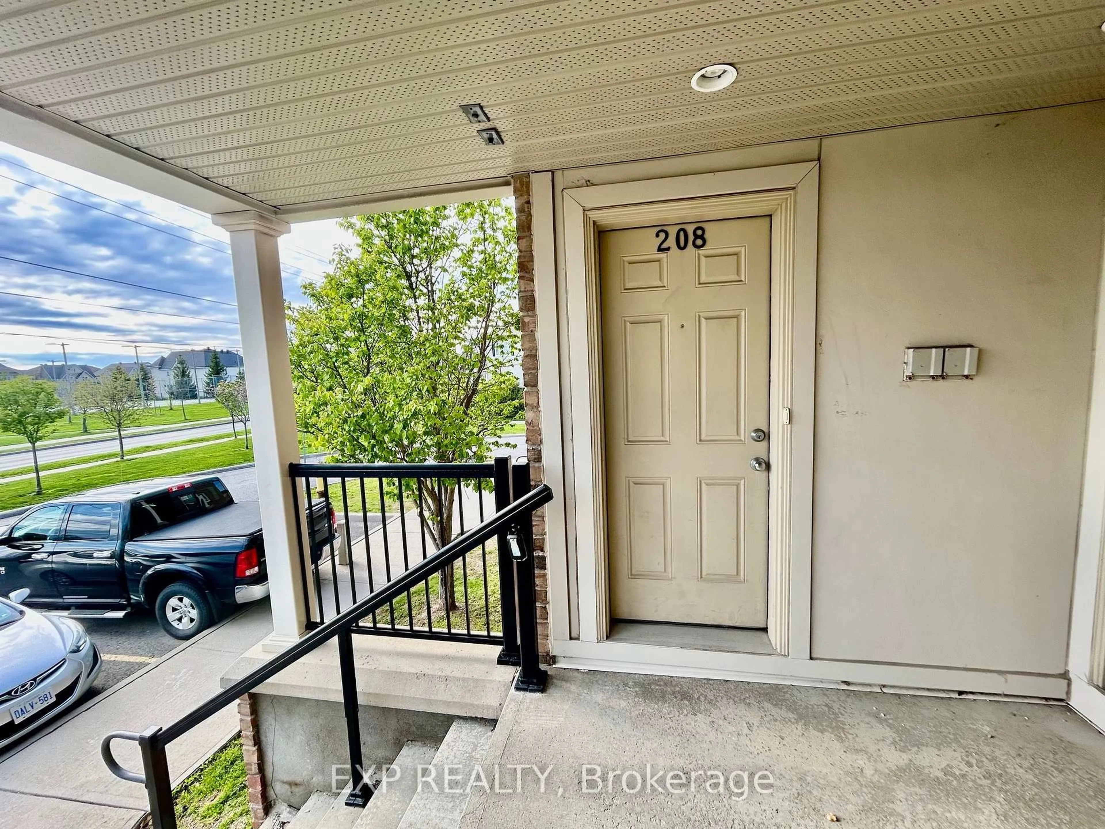 Indoor entryway for 208 Shanly Private, Ottawa Ontario K2J 5X6