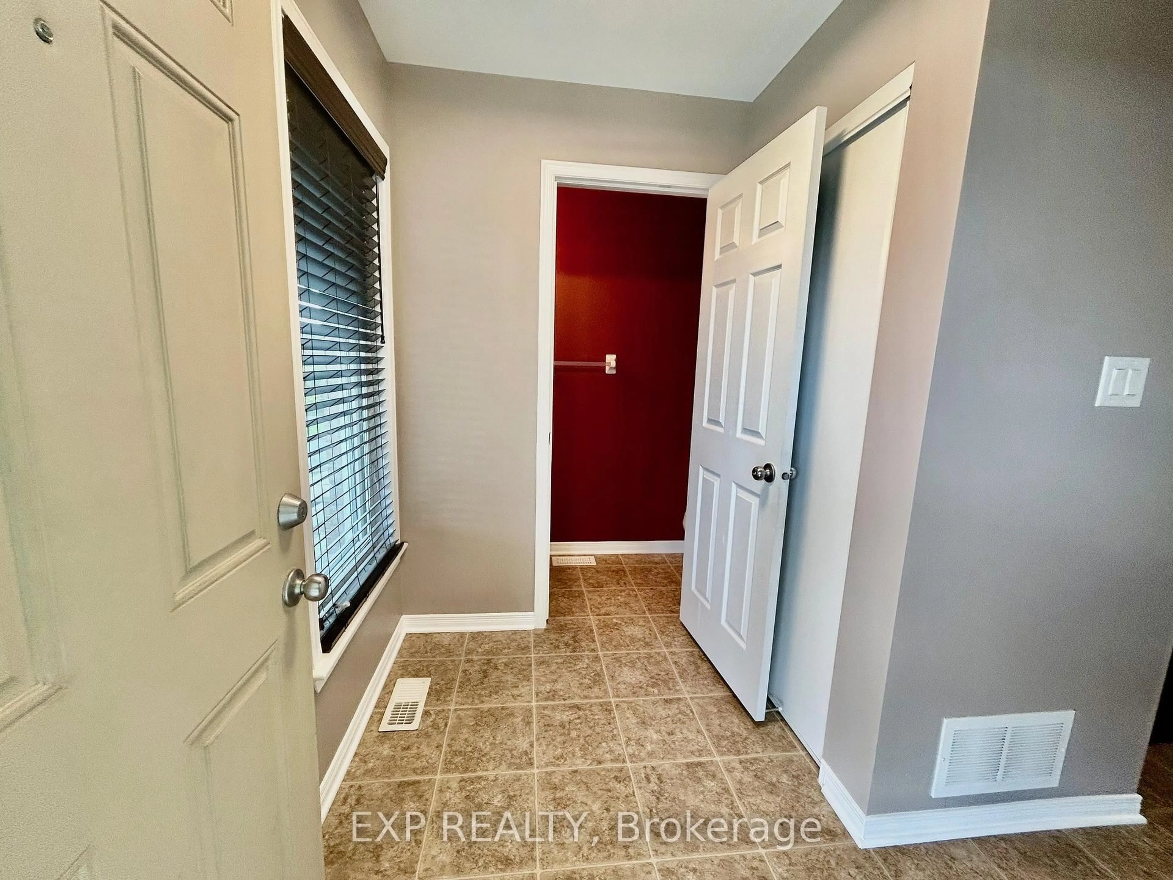 Indoor entryway for 208 Shanly Private, Ottawa Ontario K2J 5X6