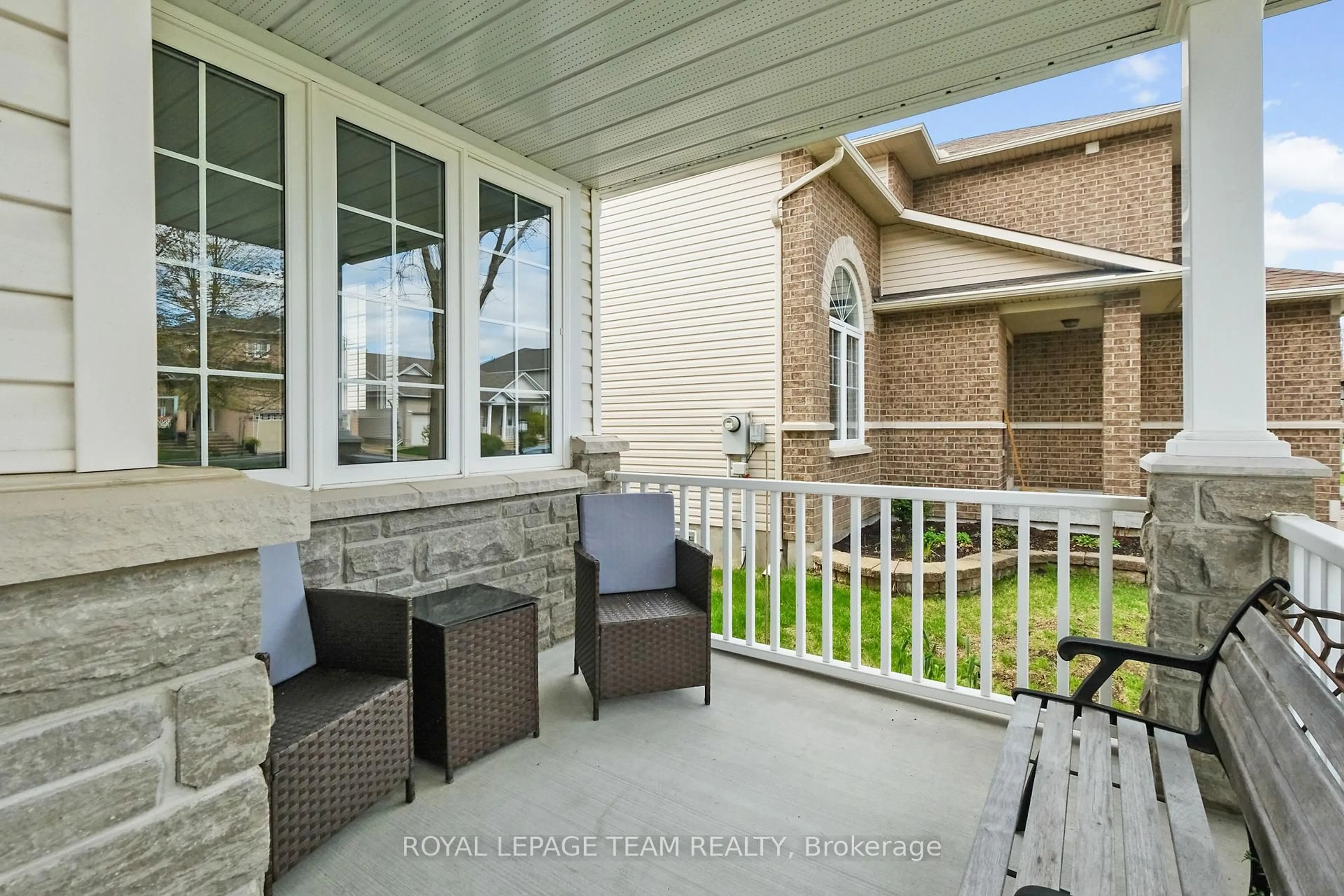 Patio, street for 126 ARROWWOOD Dr, Stittsville Ontario K2S 2G3